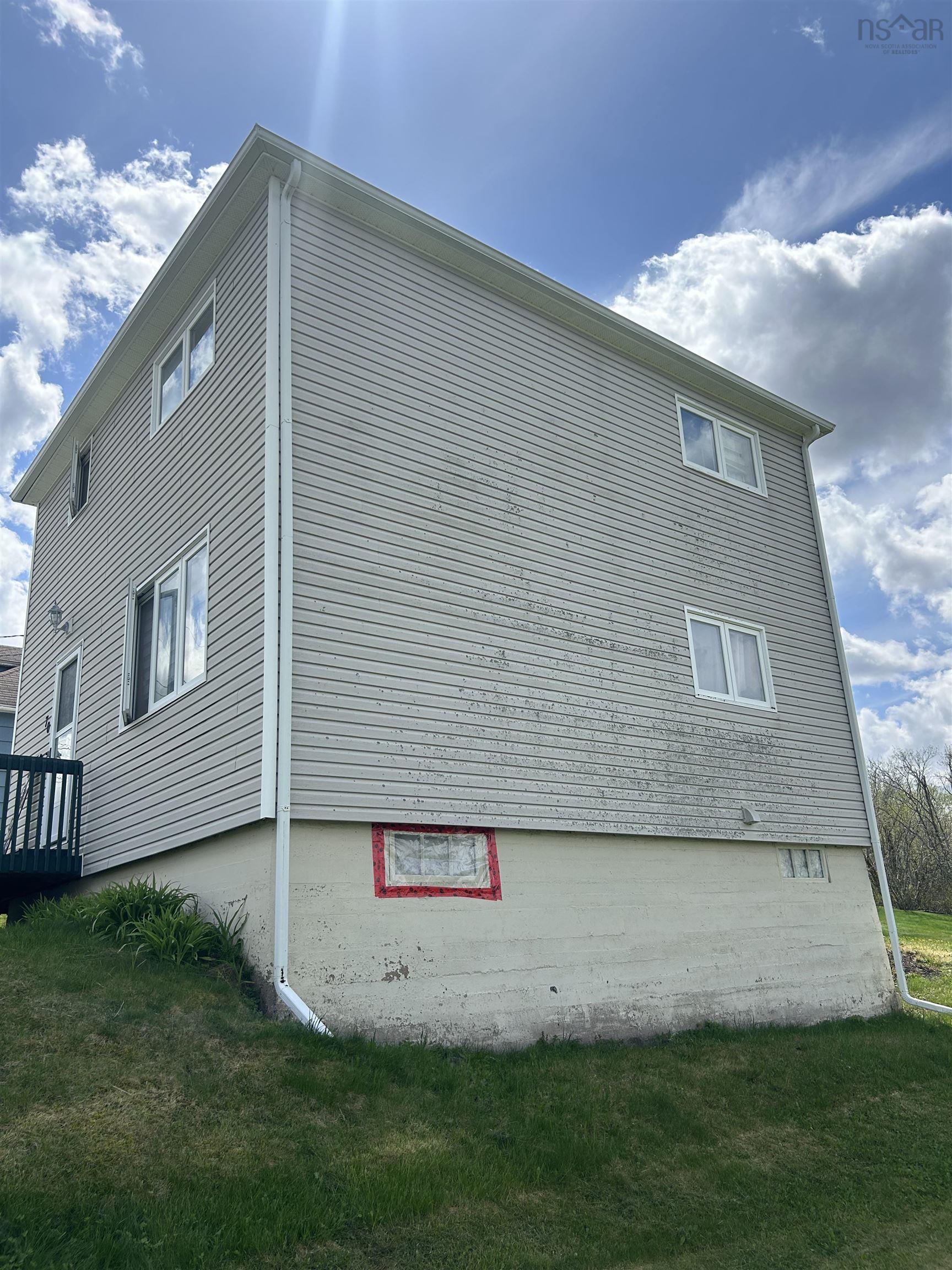 $159,000.00: 70 Wolsley, Springhill