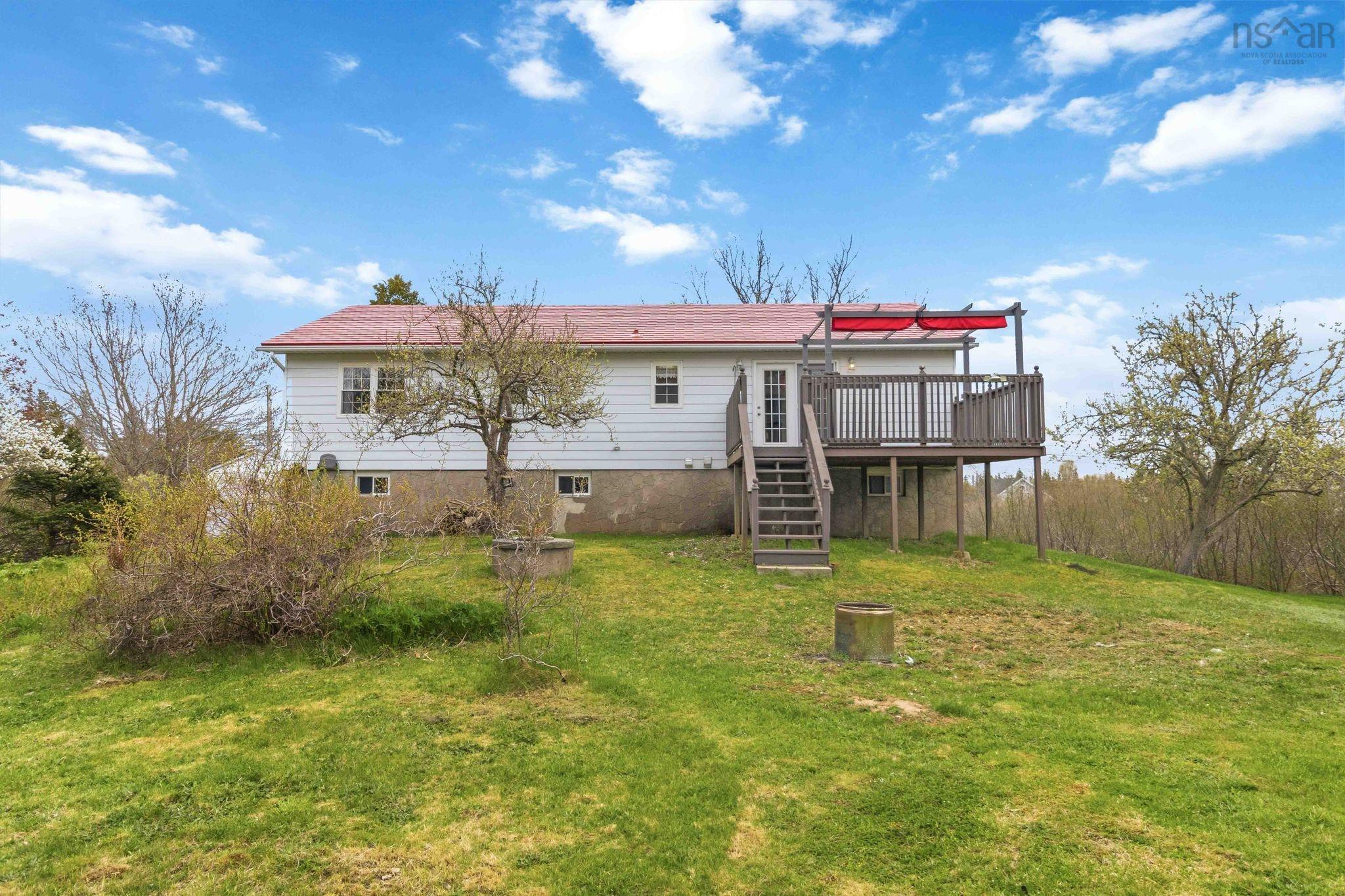$649,000.00: 6642 Highway 3, Hunts Point