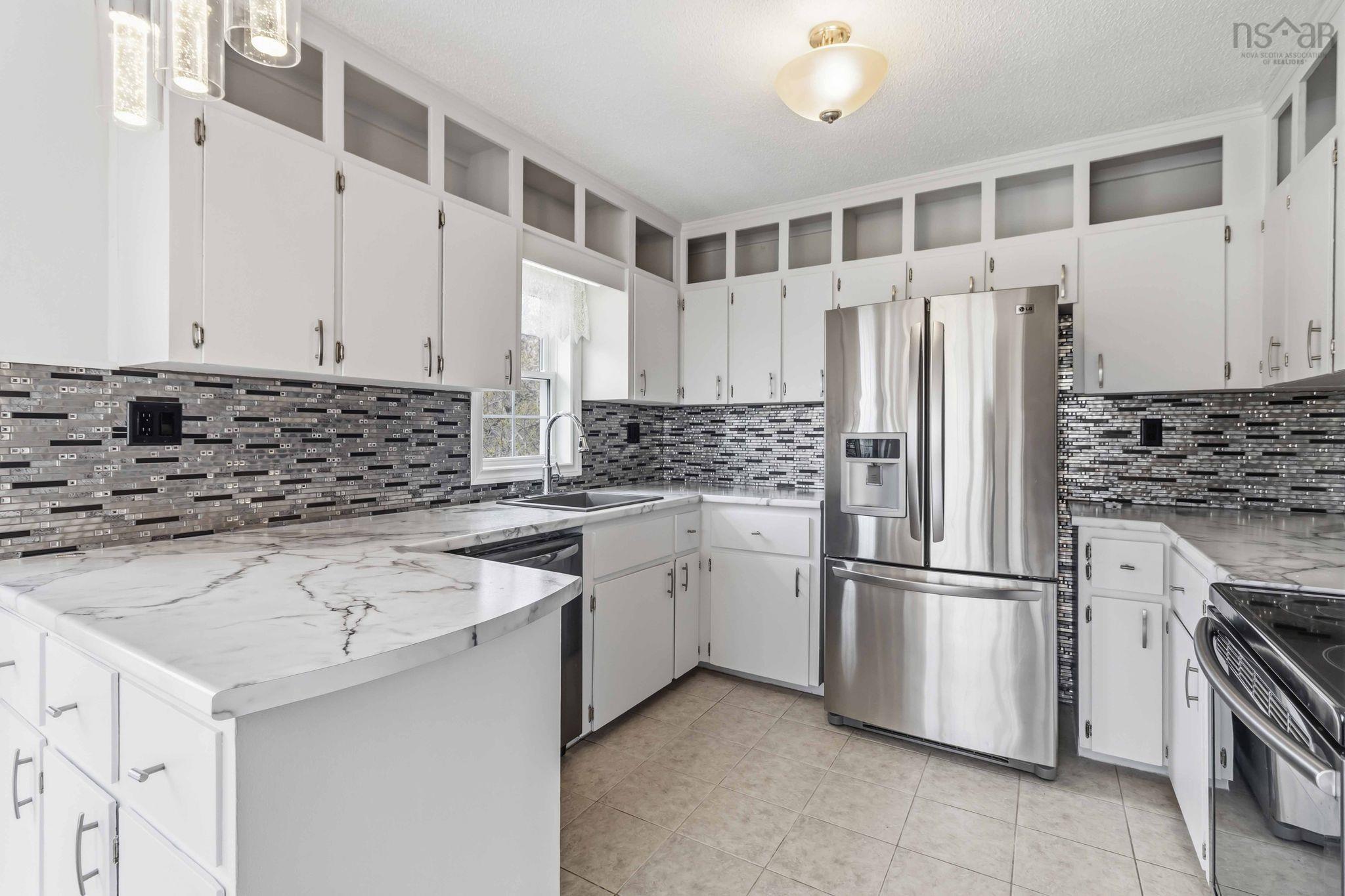 $649,000.00: 6642 Highway 3, Hunts Point