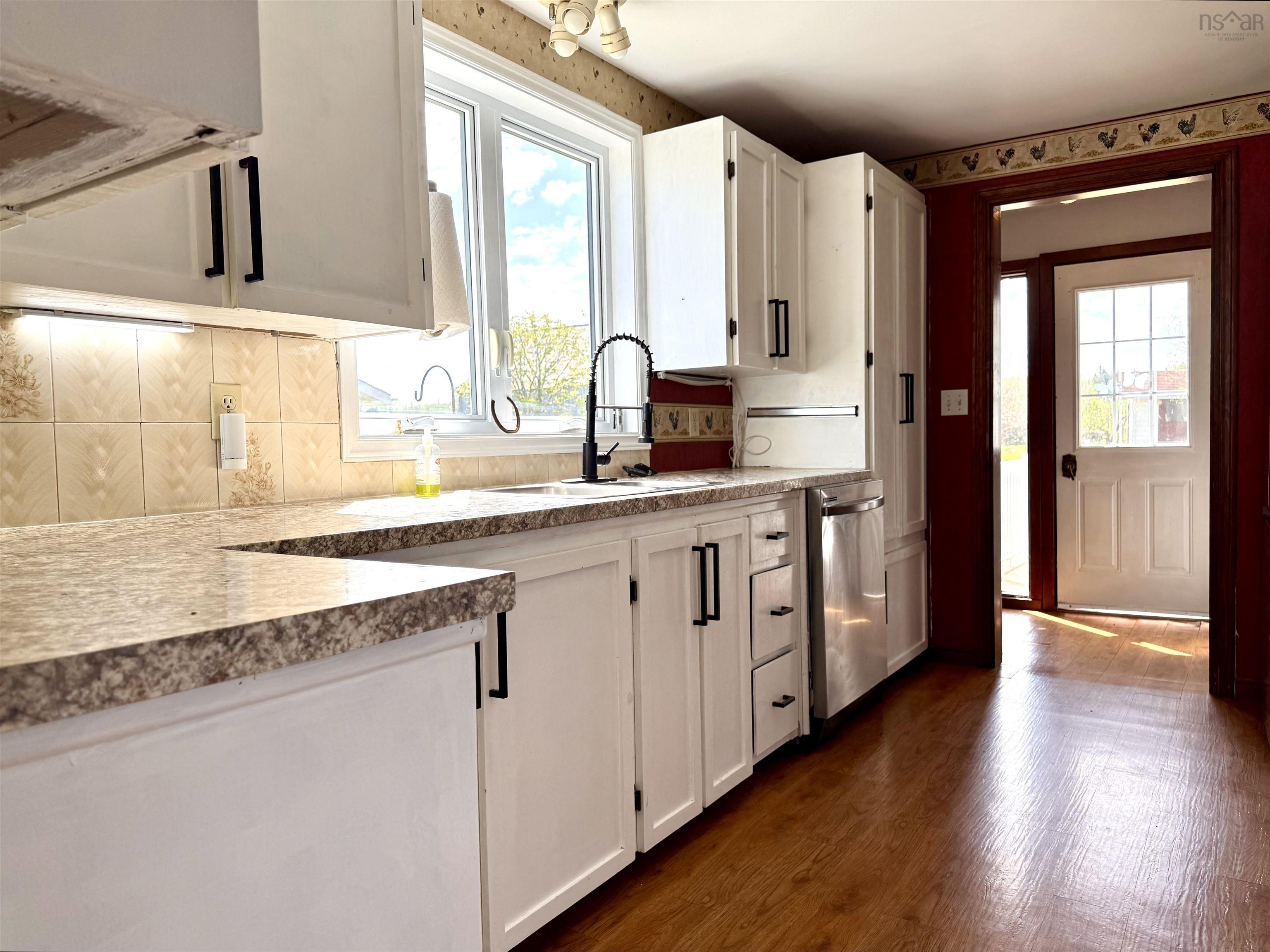 $379,900.00: 2242 6 Highway, Truemanville