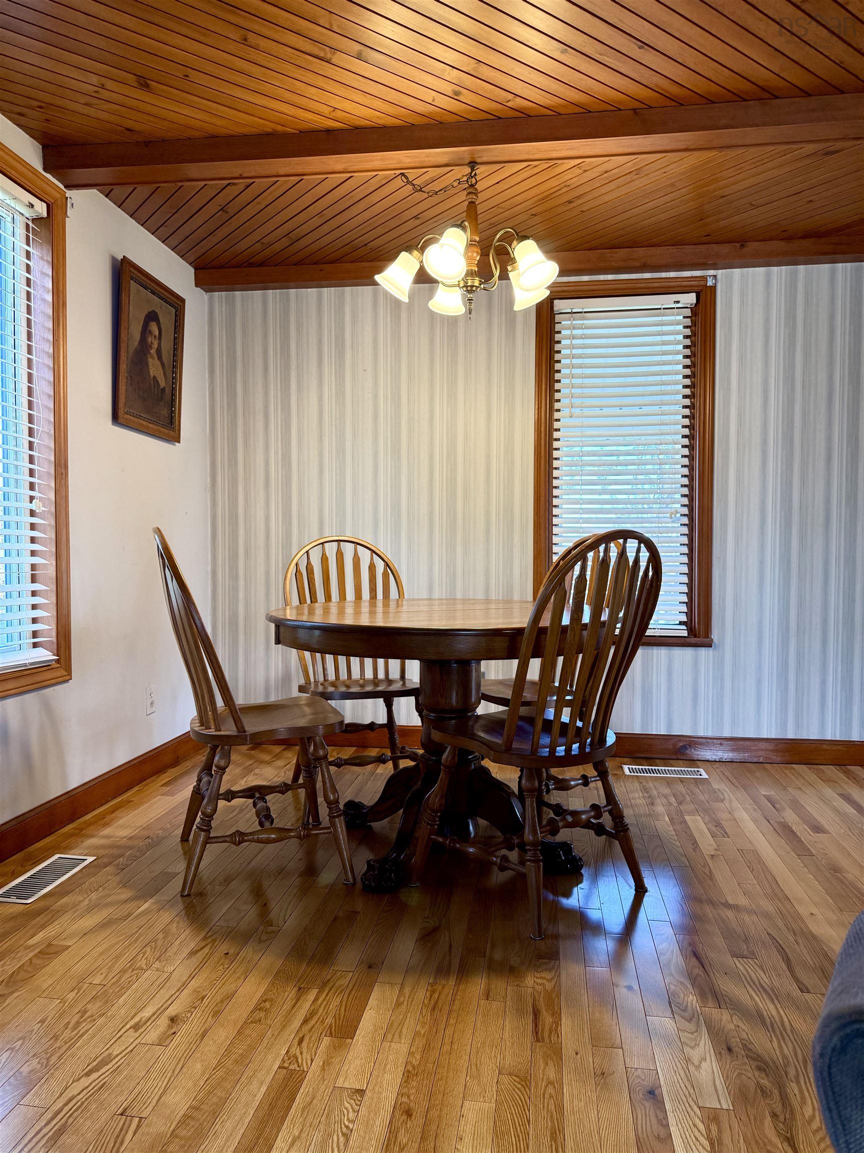 $379,900.00: 2242 6 Highway, Truemanville