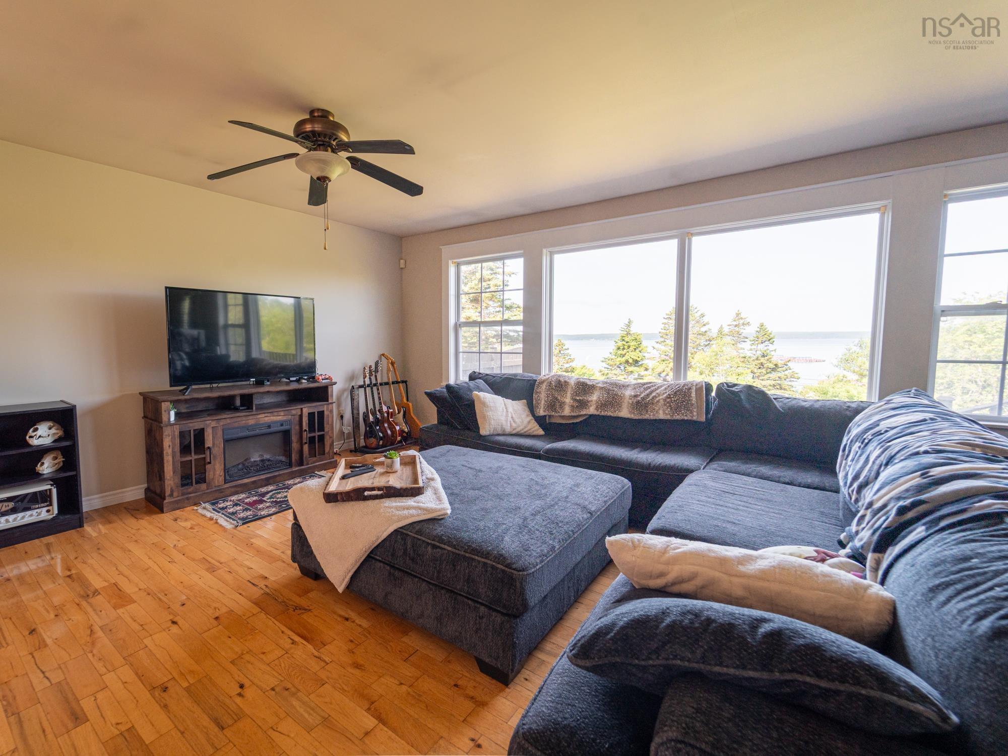 $375,000.00: 887 Sandy Point Road, Sandy Point