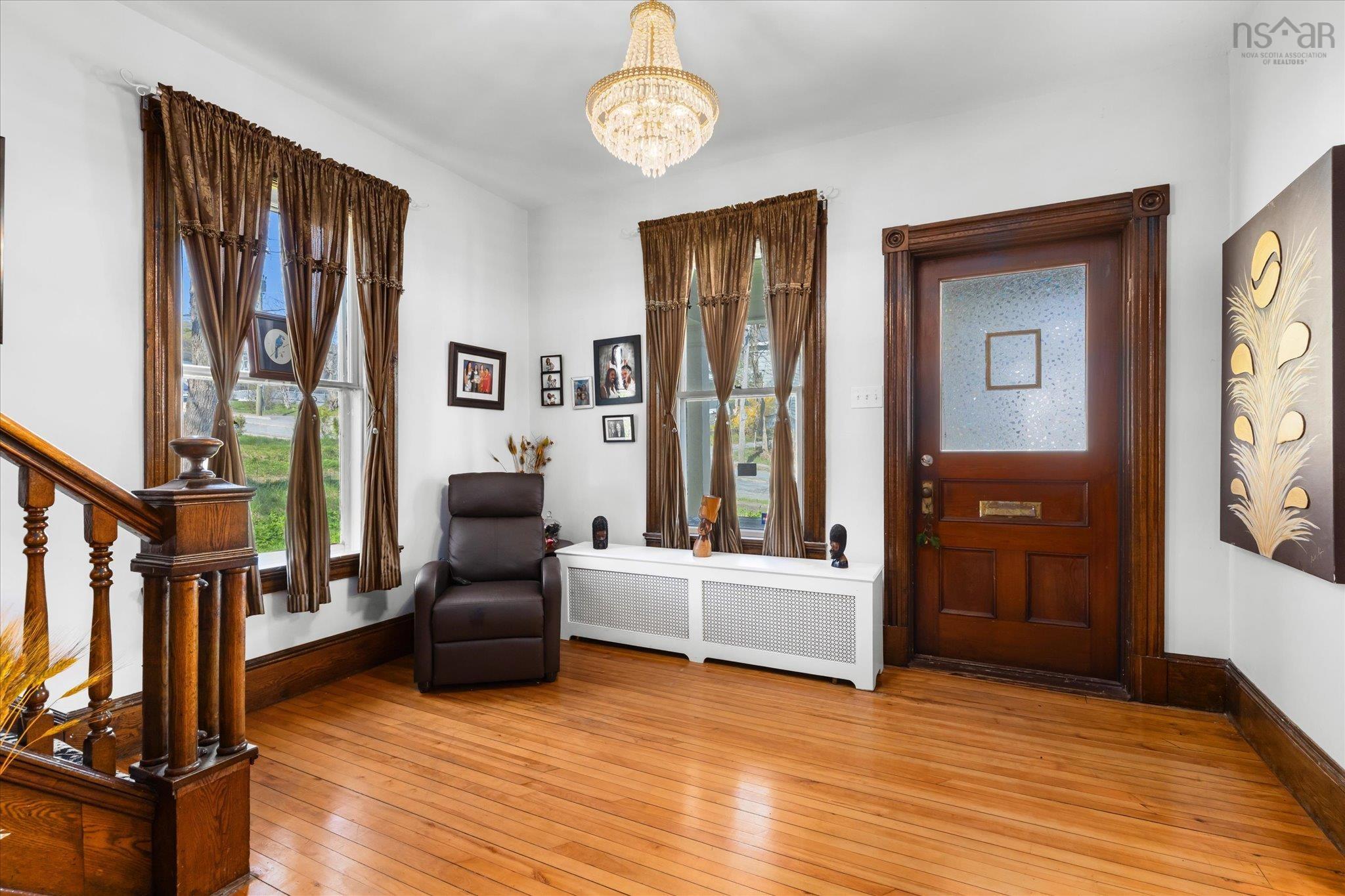 $649,900.00: 99 Dufferin Street, Bridgewater