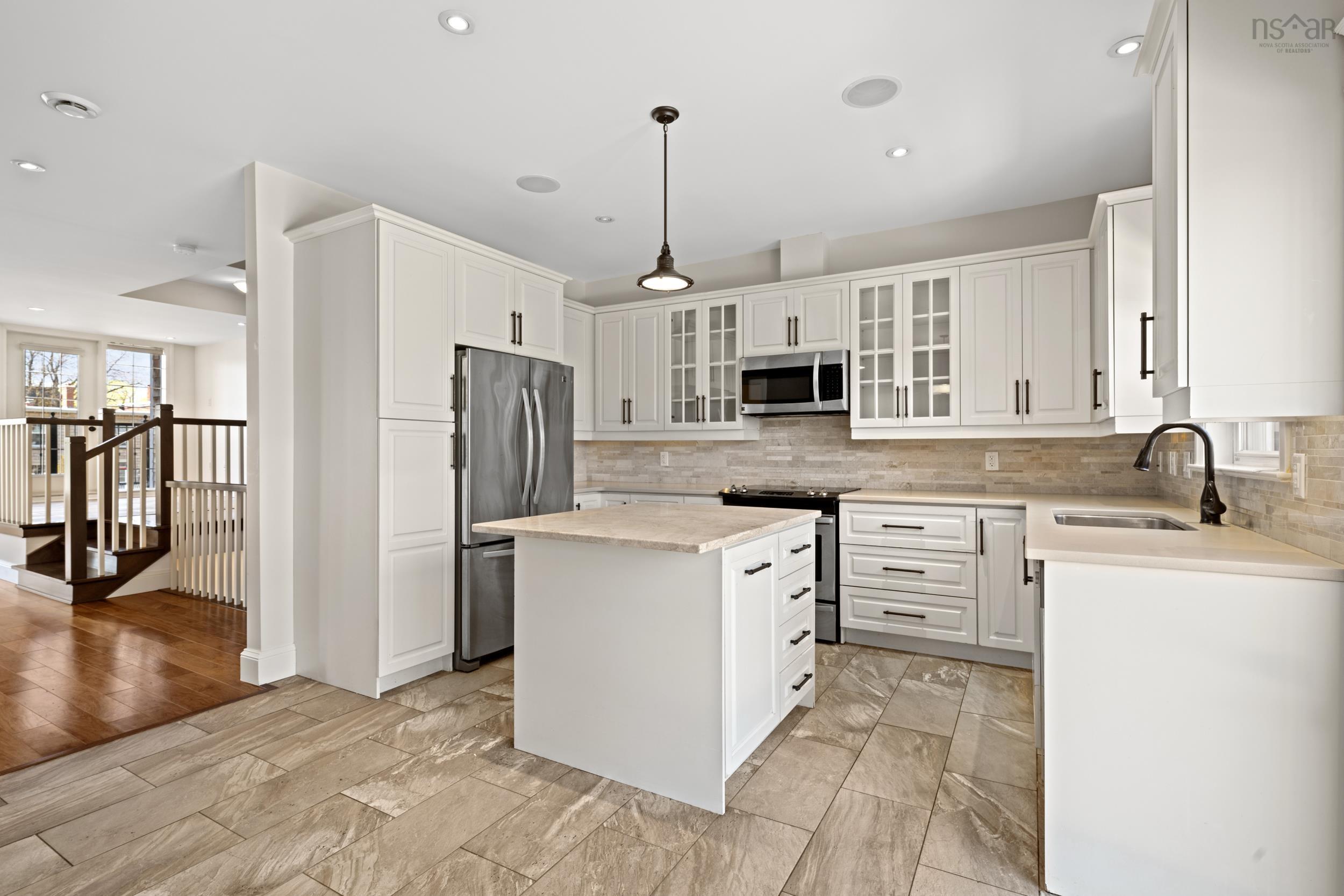 $1,350,000.00: 1727 Cadmus Court, Halifax
