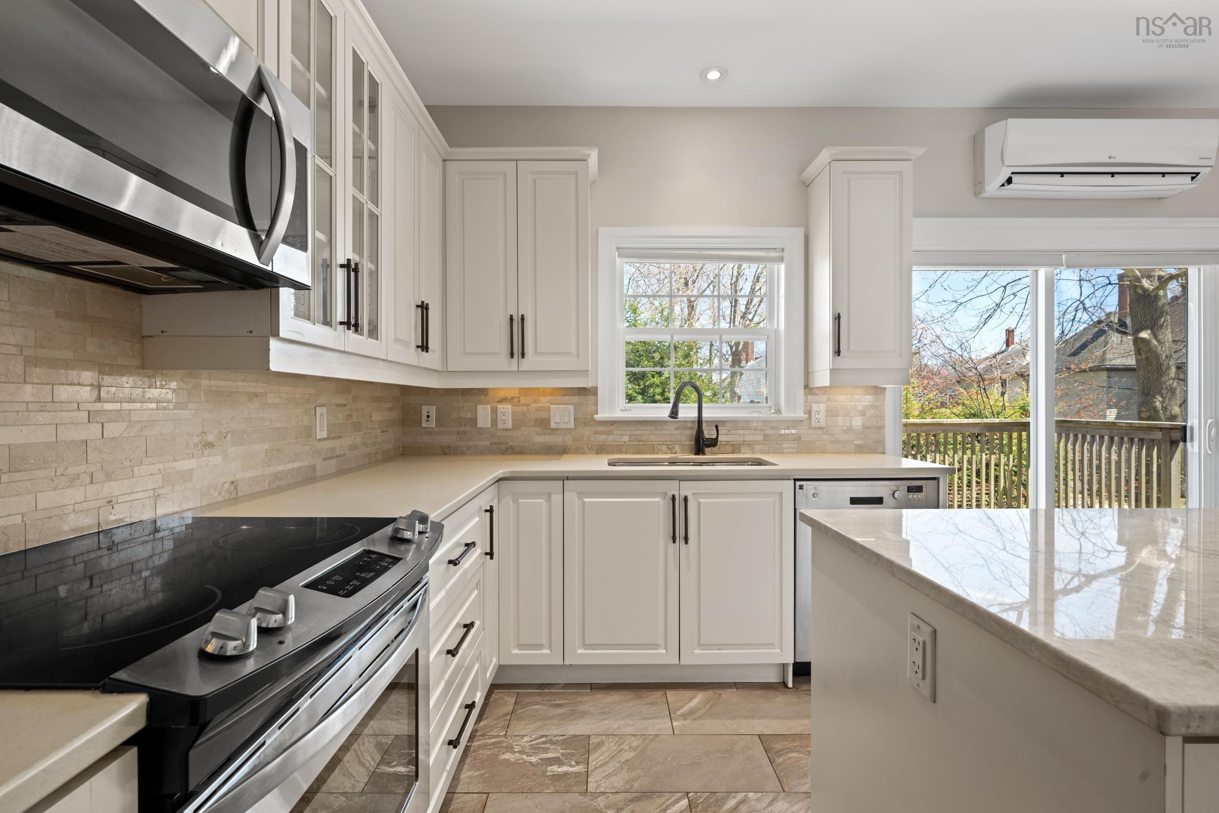 $1,350,000.00: 1727 Cadmus Court, Halifax