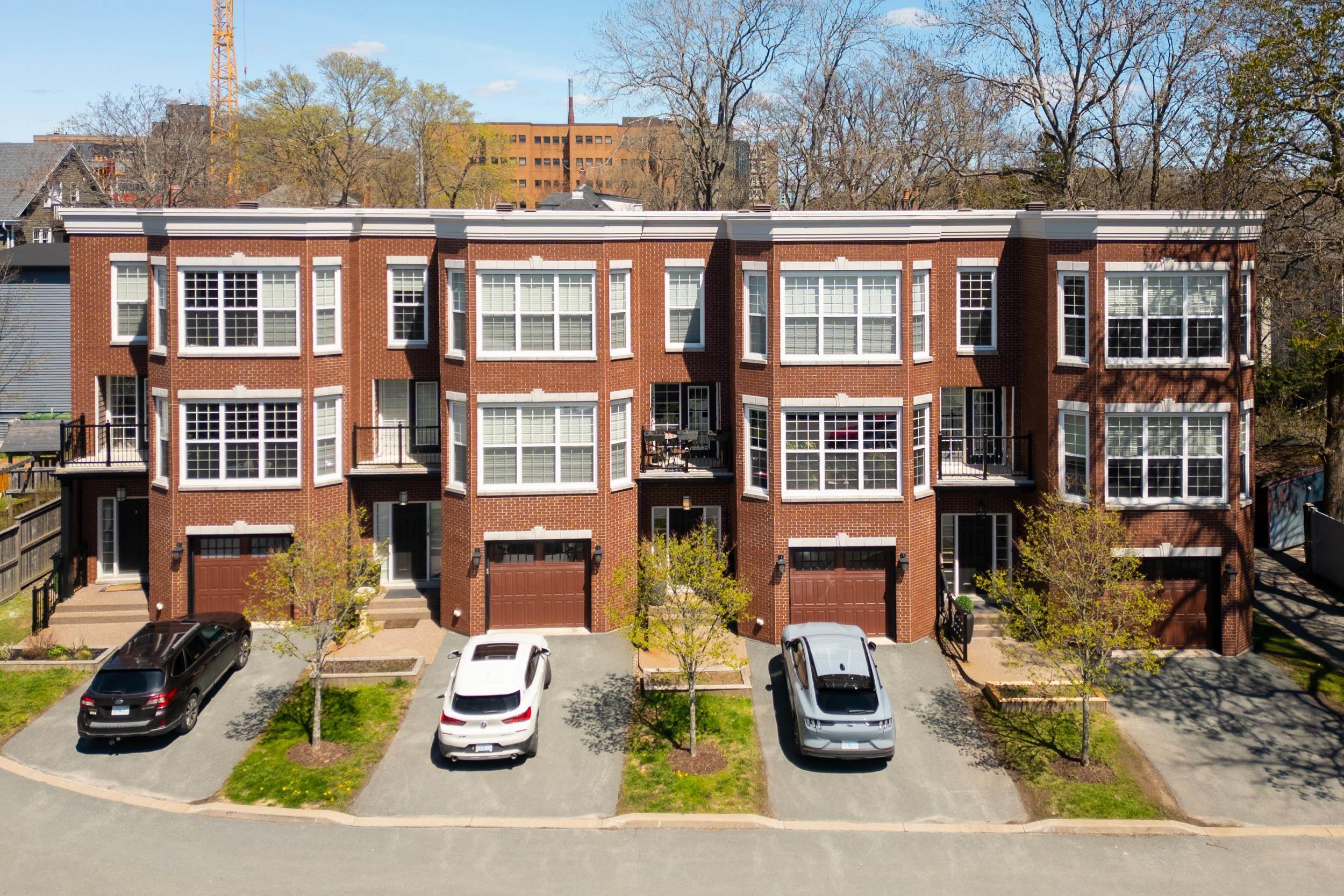 $1,350,000.00: 1727 Cadmus Court, Halifax