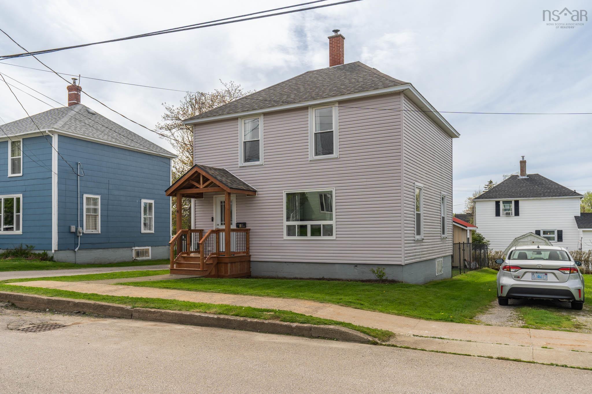 $329,900.00: 4 Carol Avenue, Yarmouth