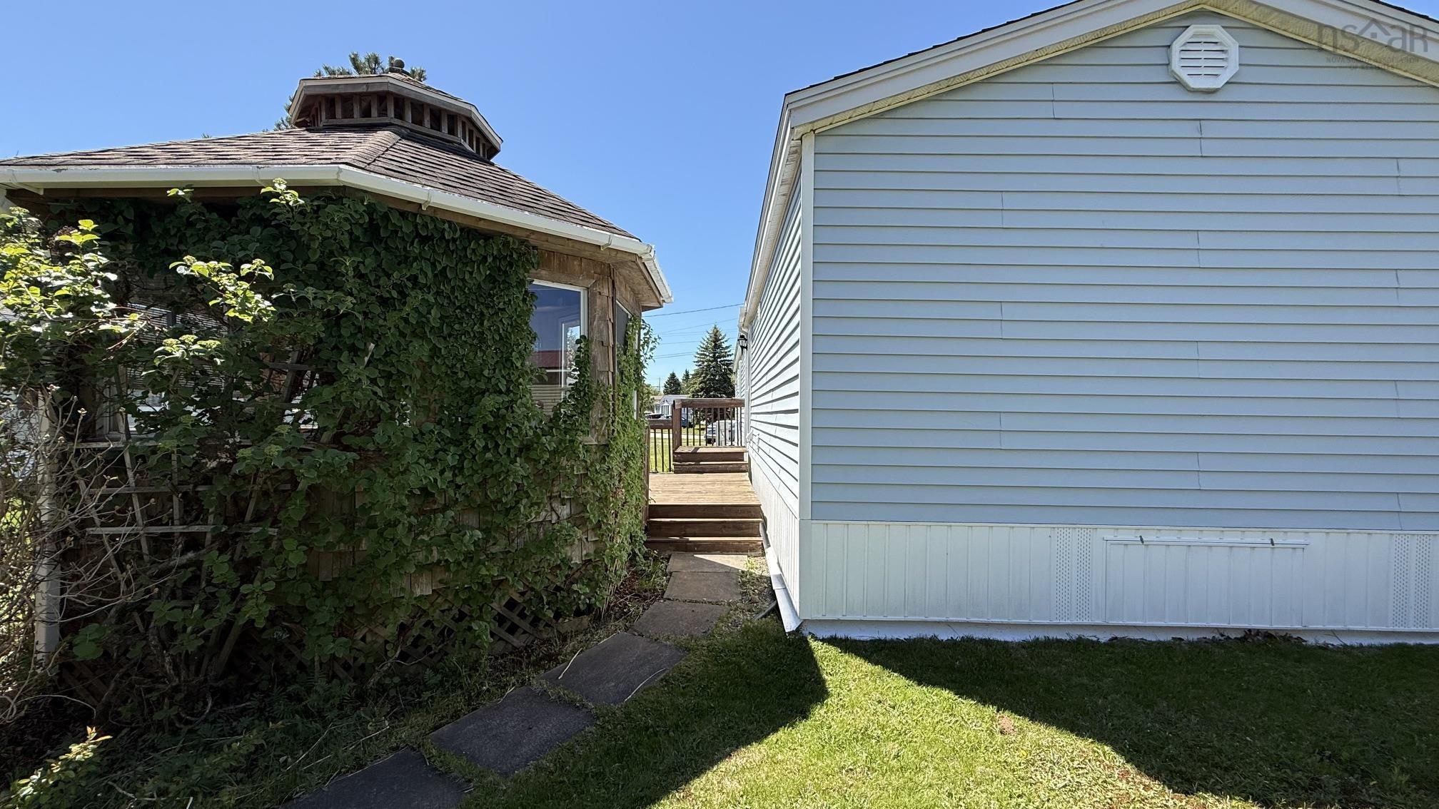 $149,900.00: 7 Fernwood Drive, Amherst