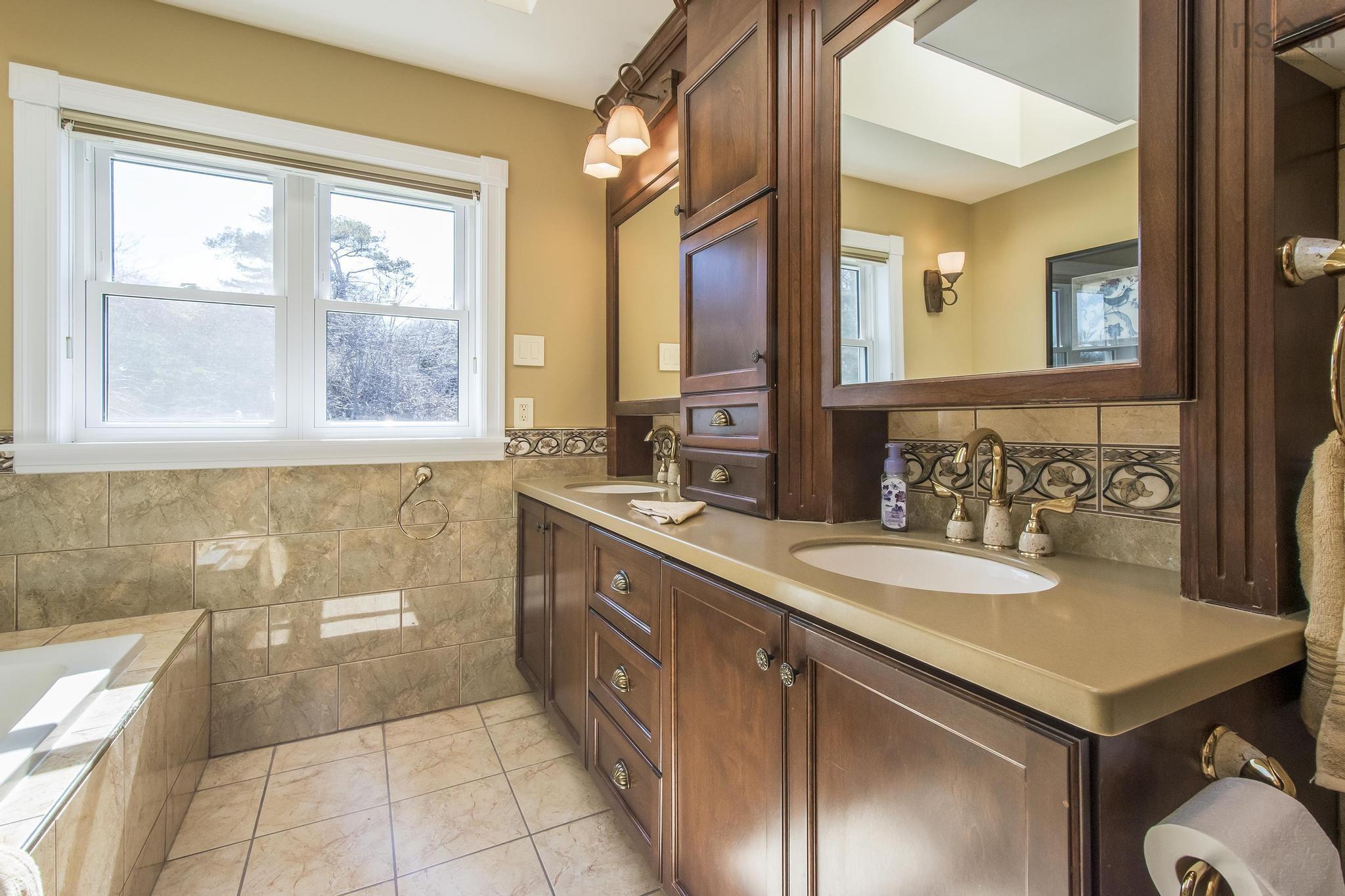 $1,600,000.00: 52 Captain Landers Court, Yarmouth
