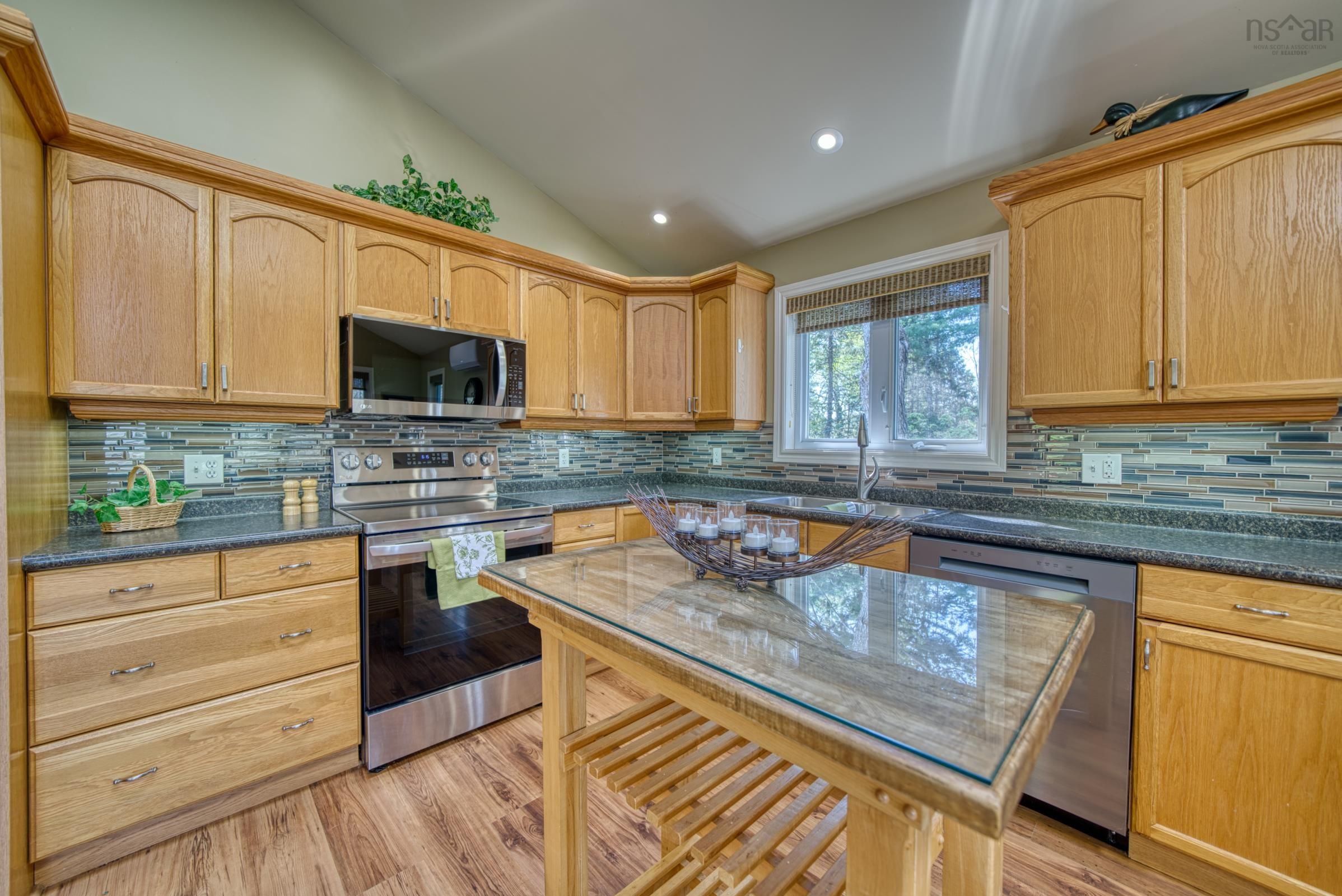 $699,000.00: 7 Lakeview Road, Hemford