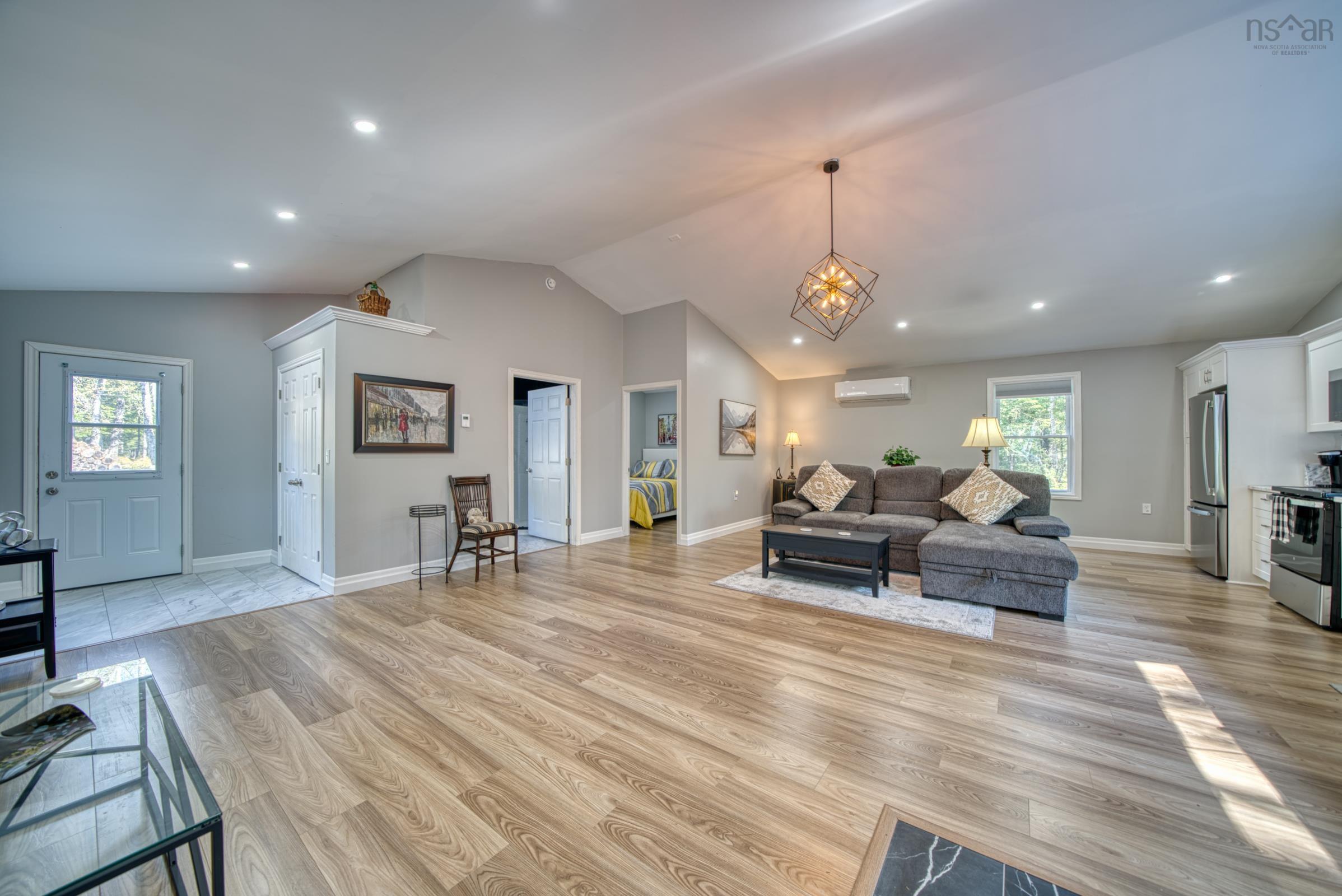 $699,000.00: 7 Lakeview Road, Hemford