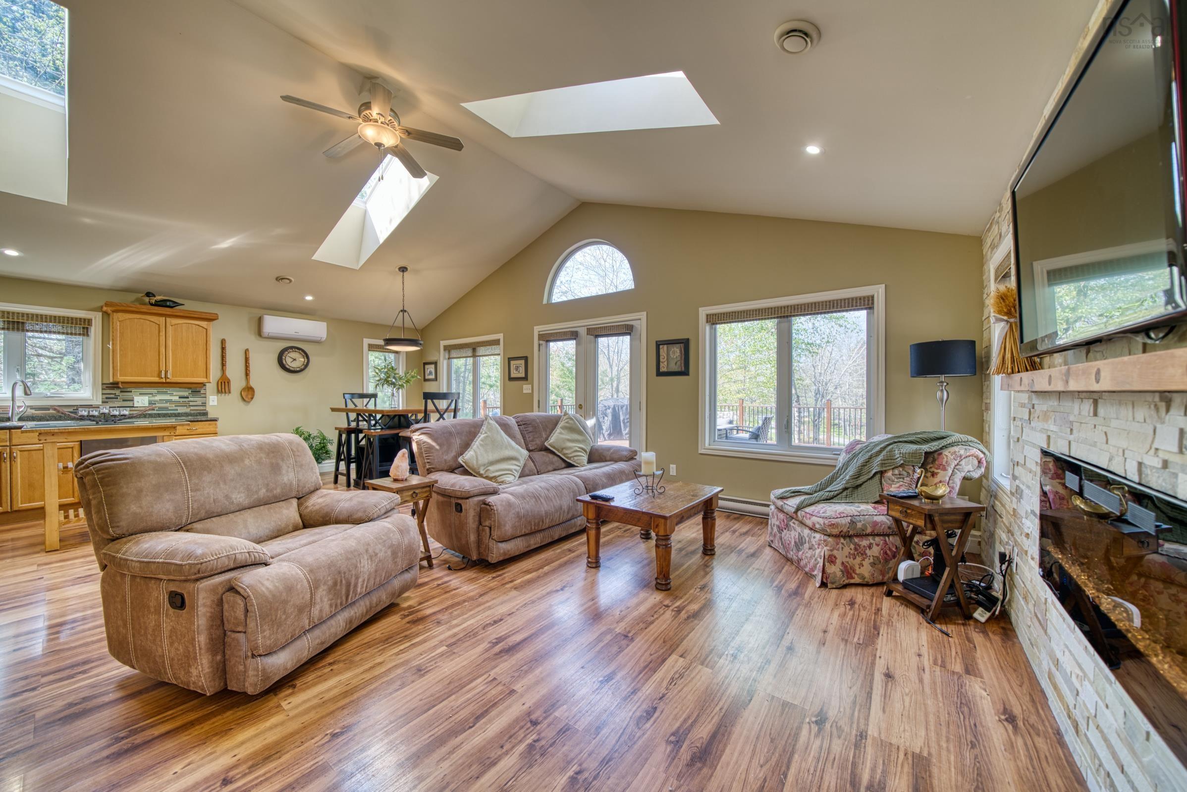 $699,000.00: 7 Lakeview Road, Hemford