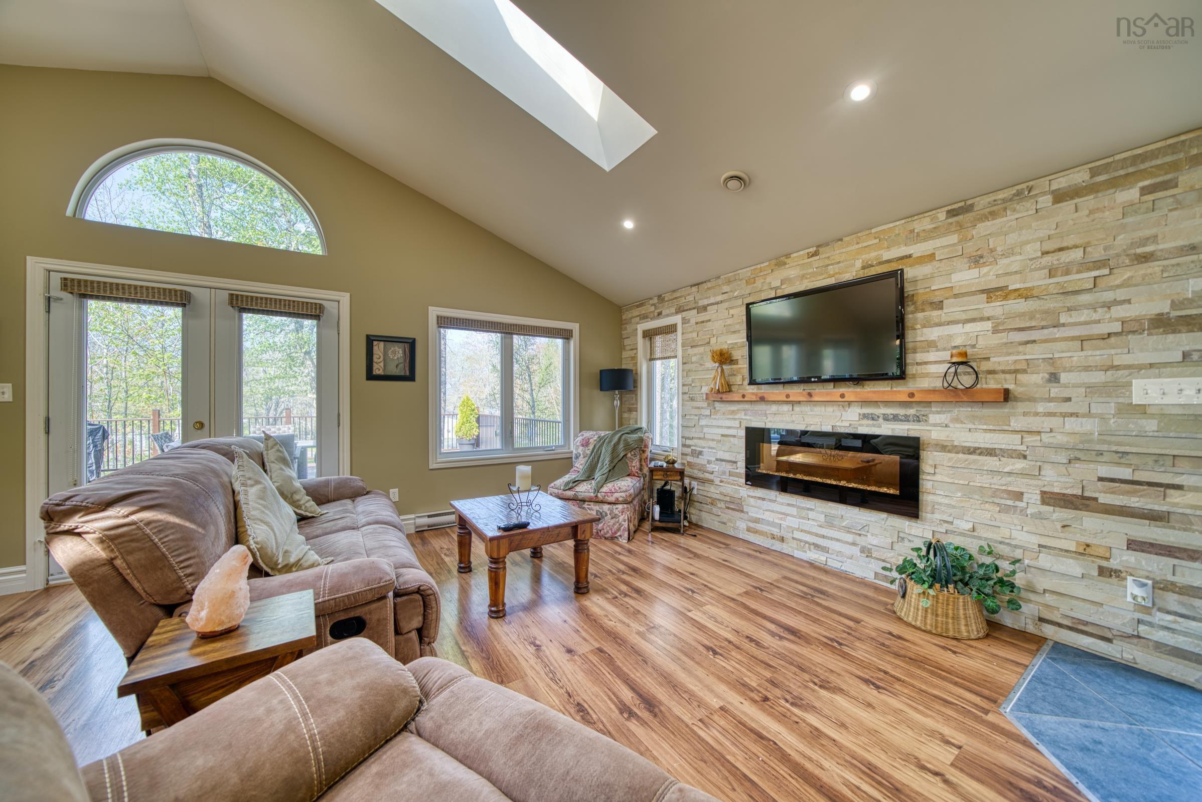 $699,000.00: 7 Lakeview Road, Hemford