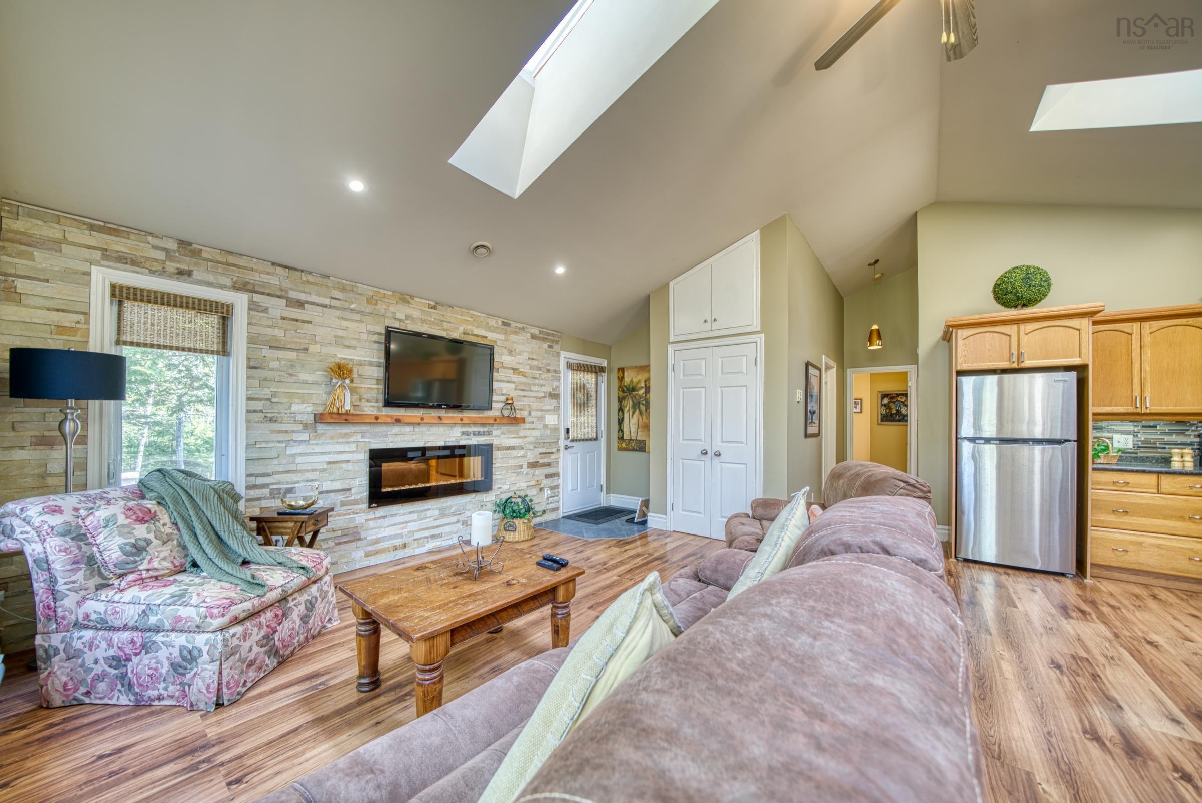 $699,000.00: 7 Lakeview Road, Hemford