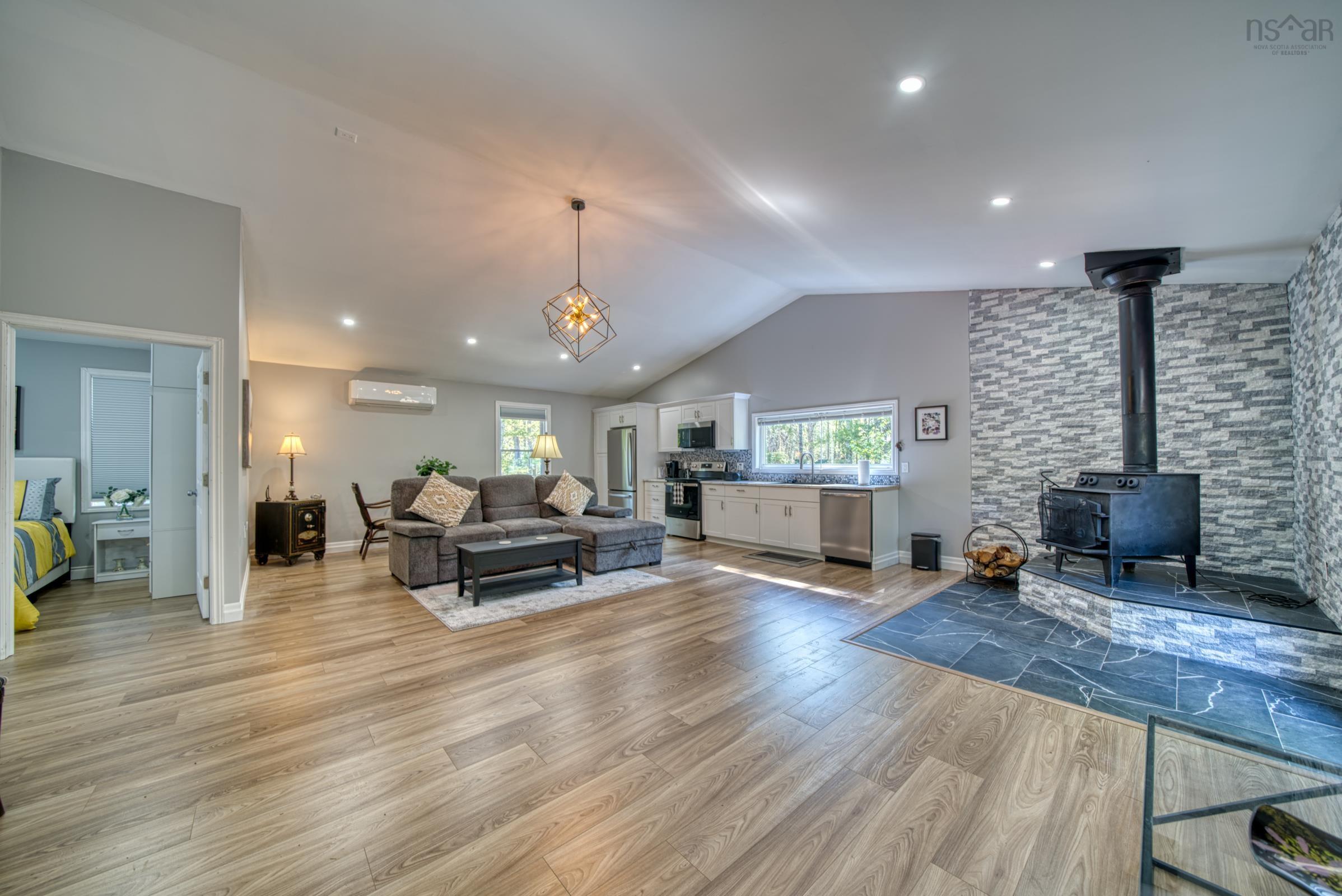 $699,000.00: 7 Lakeview Road, Hemford
