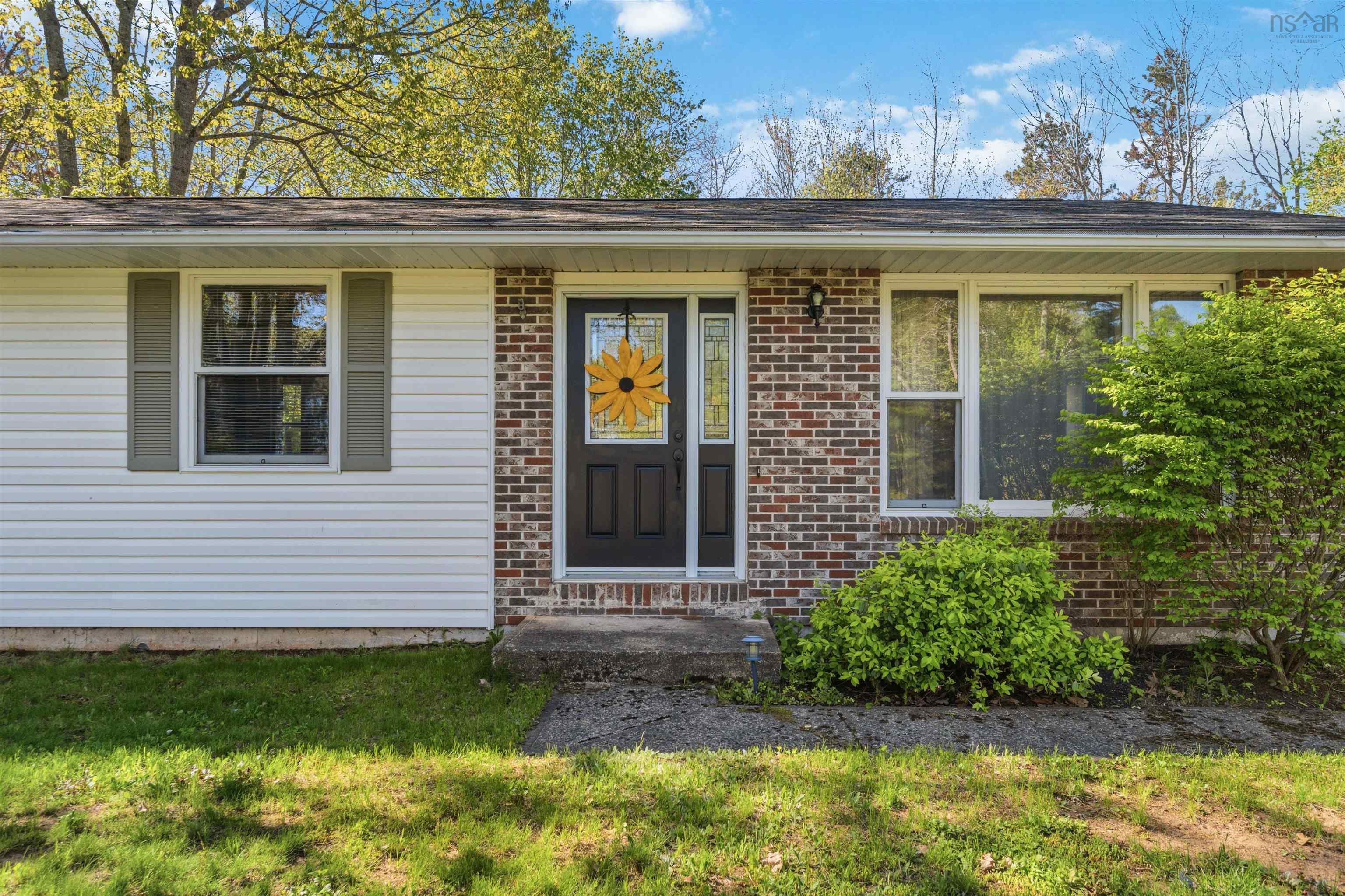 $650,000.00: 2410 Loretta Avenue, Coldbrook