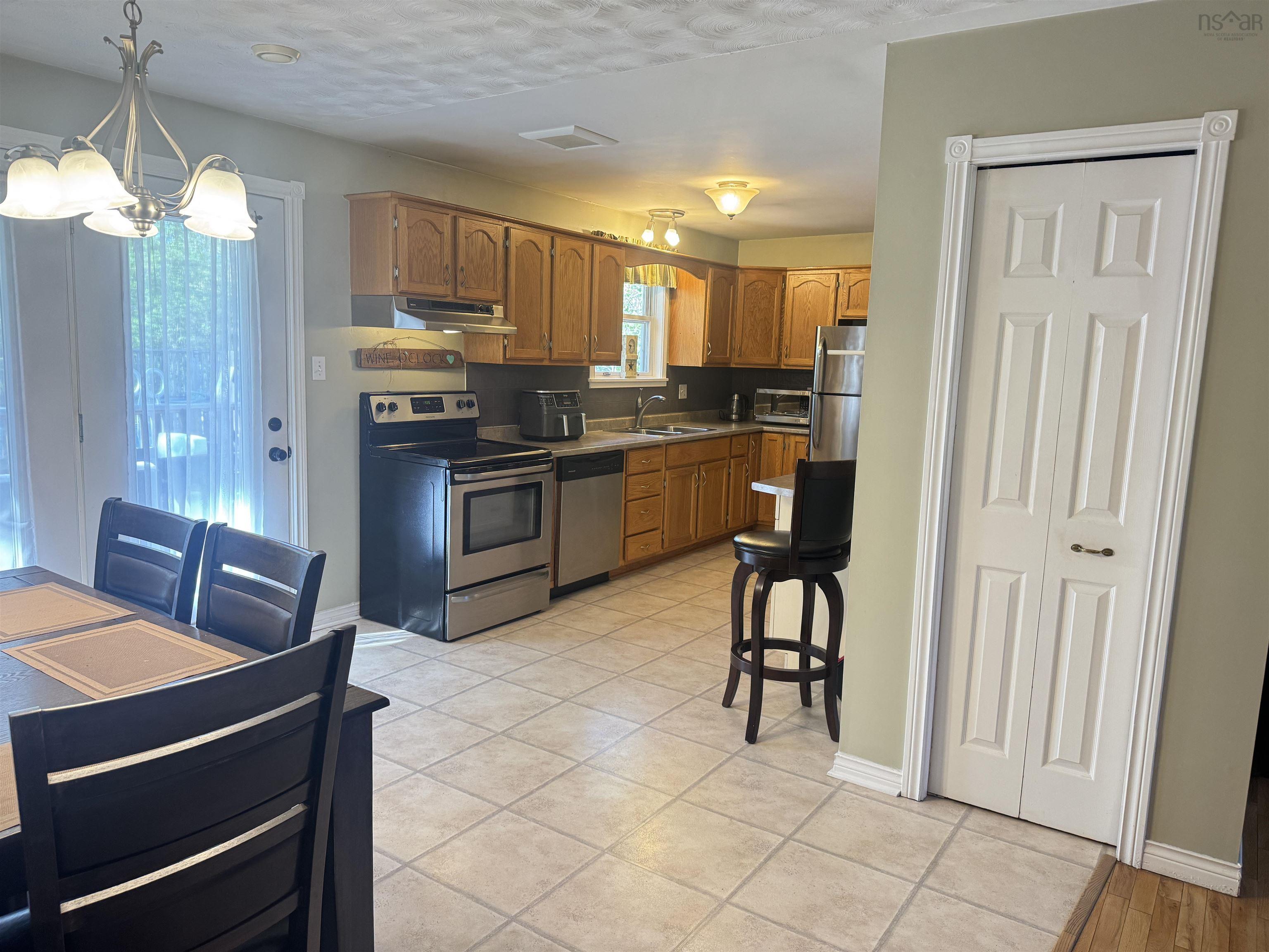 $650,000.00: 2410 Loretta Avenue, Coldbrook