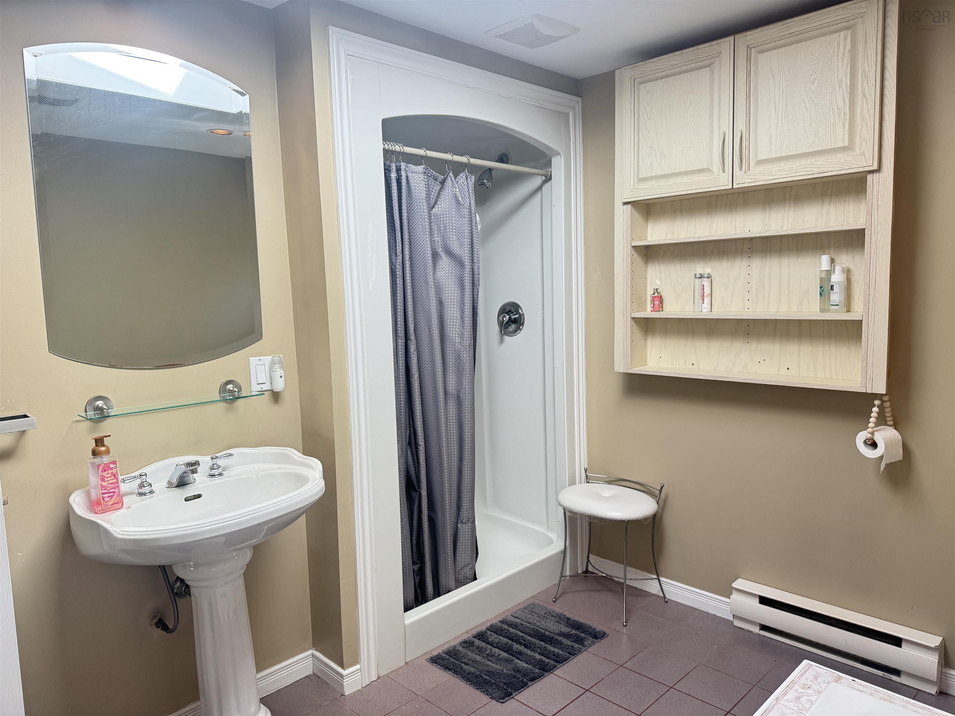 $650,000.00: 2410 Loretta Avenue, Coldbrook