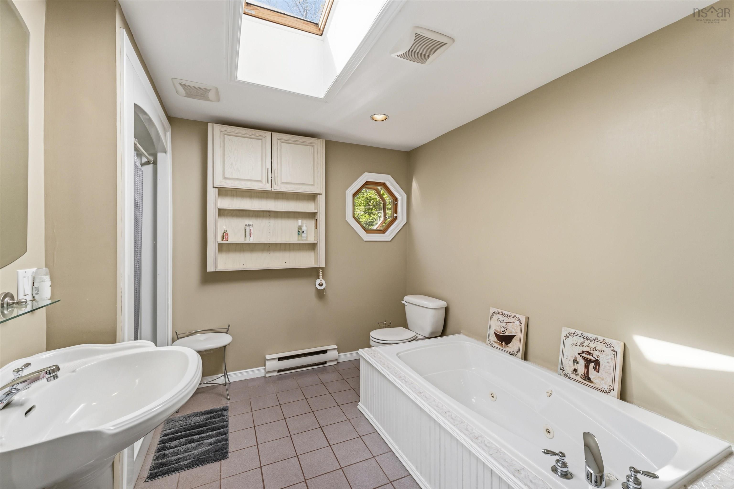 $650,000.00: 2410 Loretta Avenue, Coldbrook