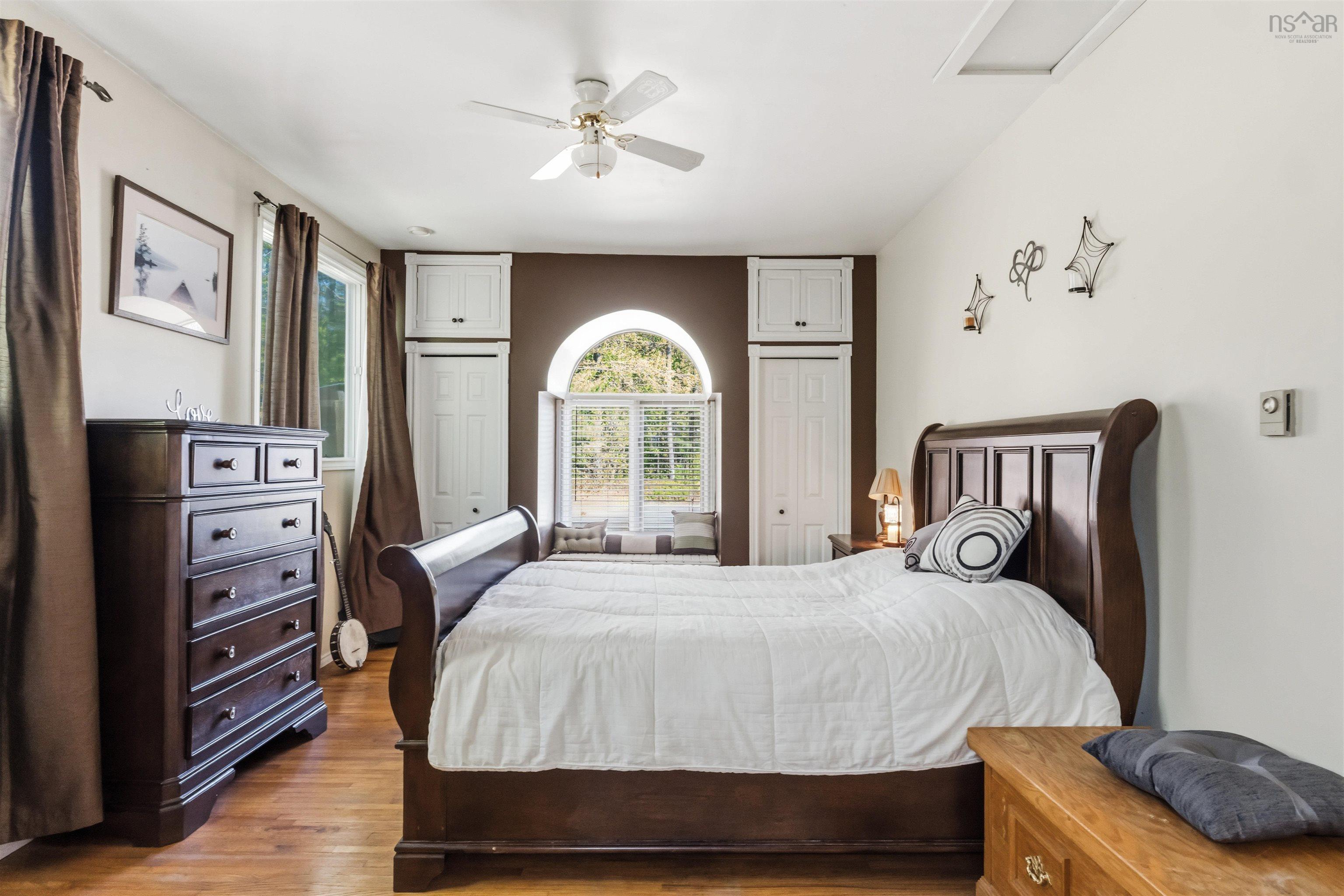 $650,000.00: 2410 Loretta Avenue, Coldbrook