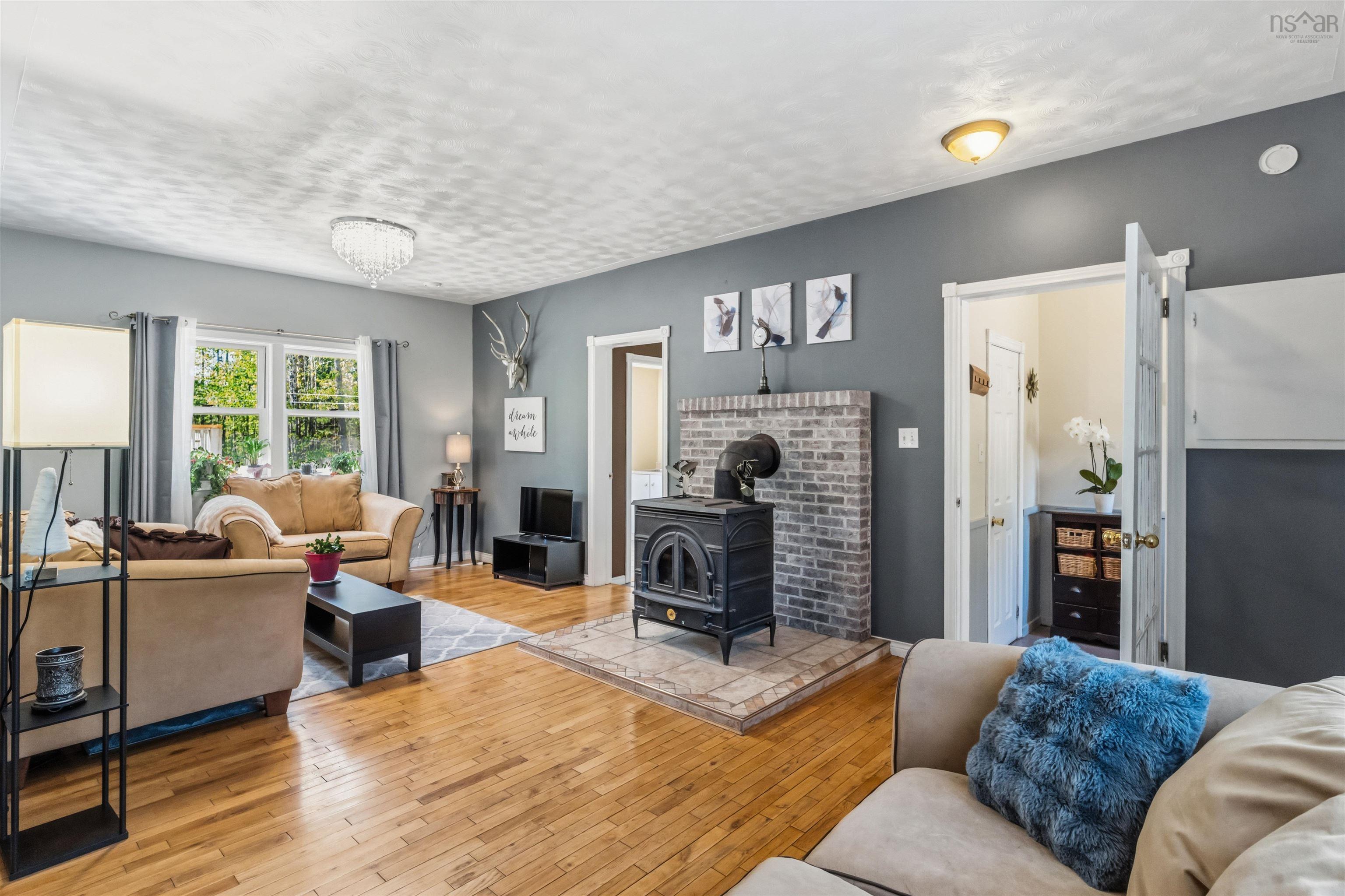 $650,000.00: 2410 Loretta Avenue, Coldbrook