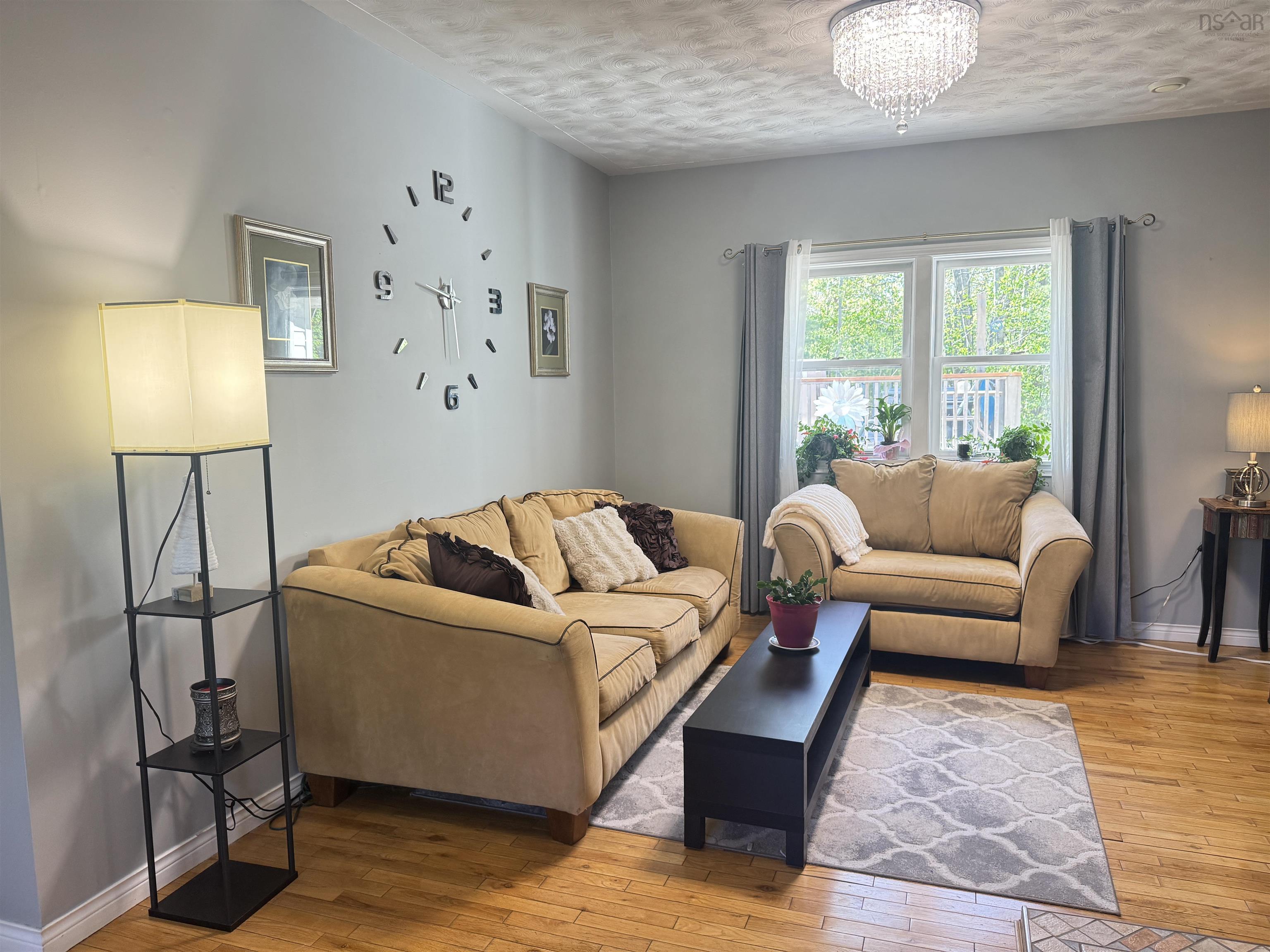 $650,000.00: 2410 Loretta Avenue, Coldbrook