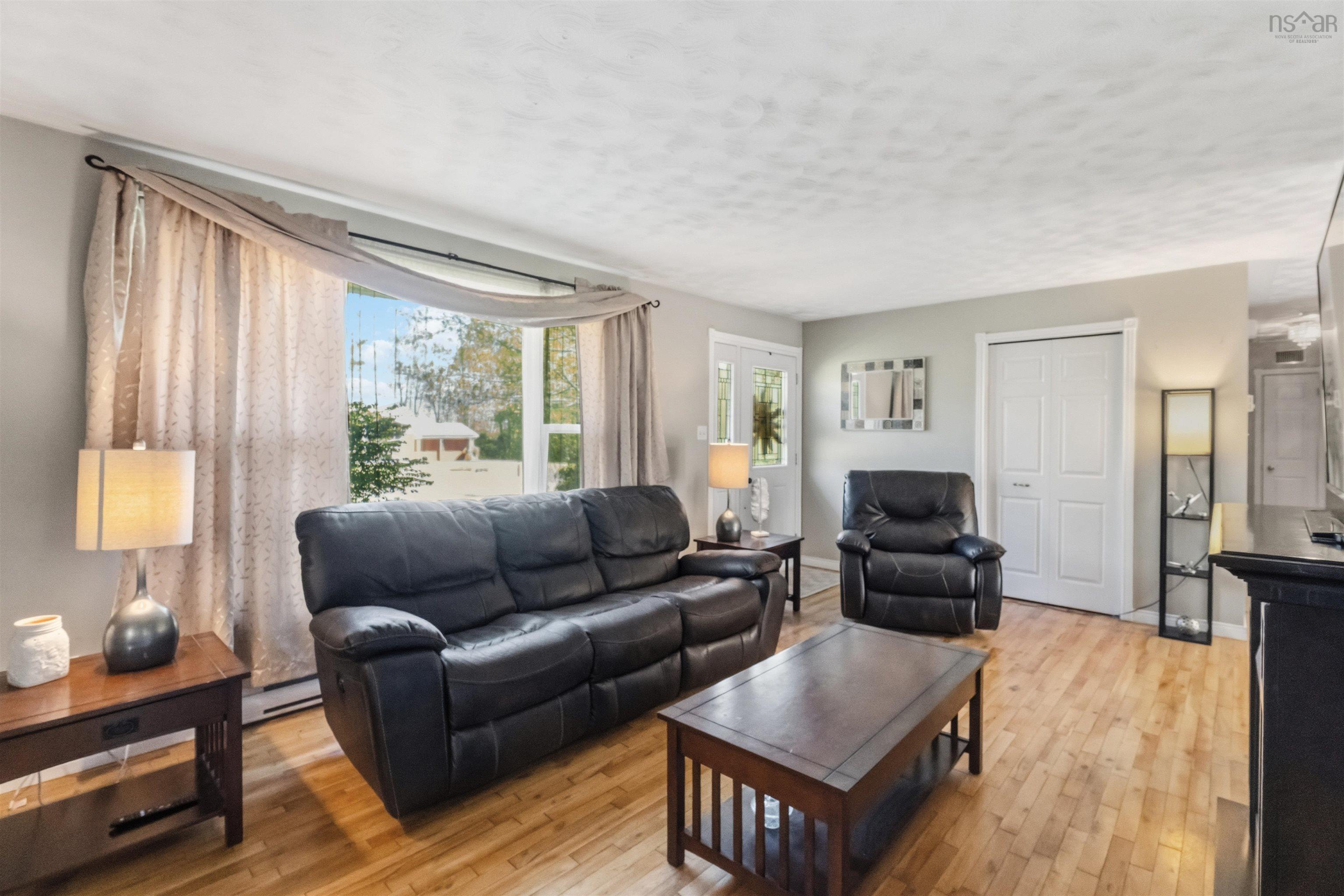 $650,000.00: 2410 Loretta Avenue, Coldbrook