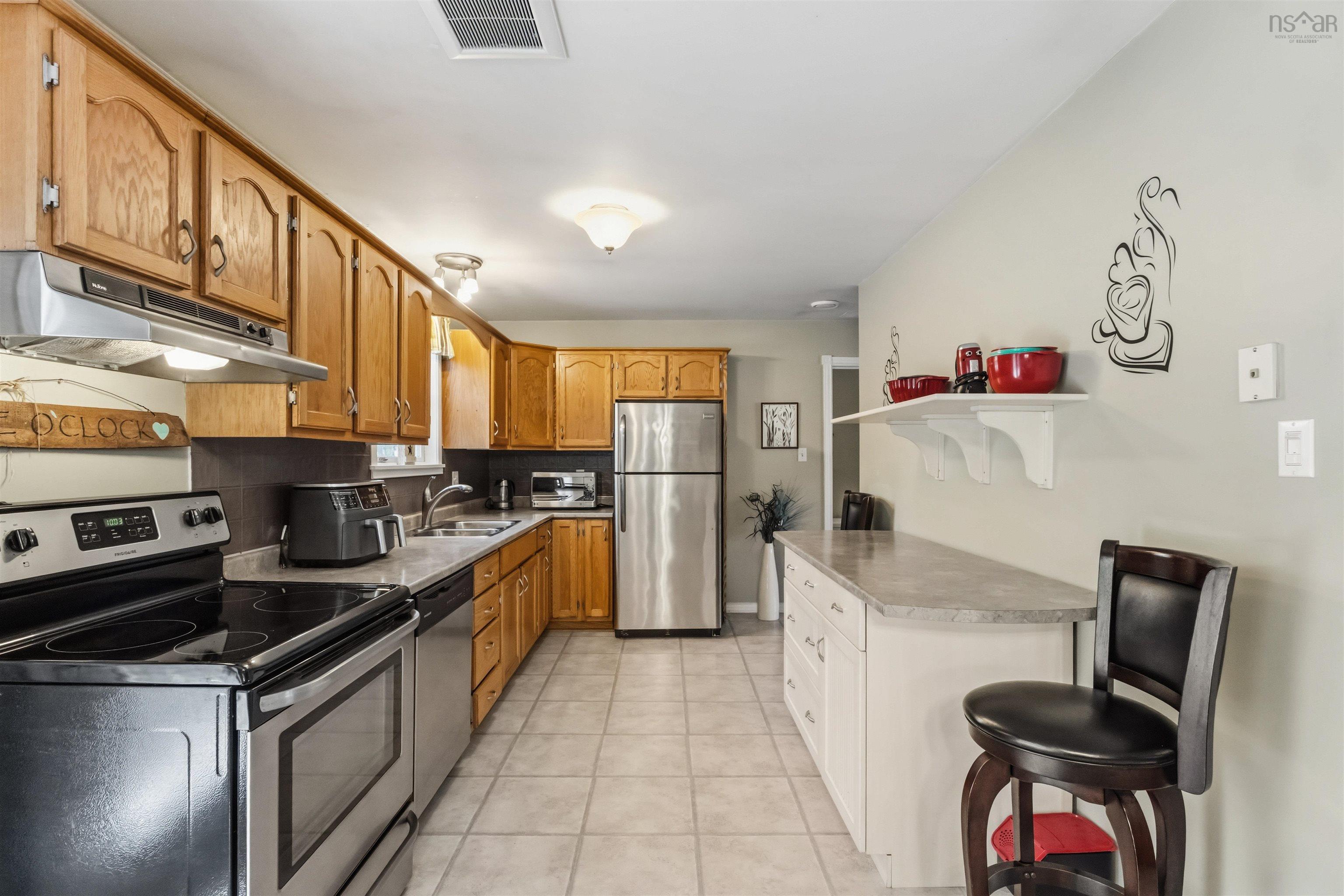 $650,000.00: 2410 Loretta Avenue, Coldbrook