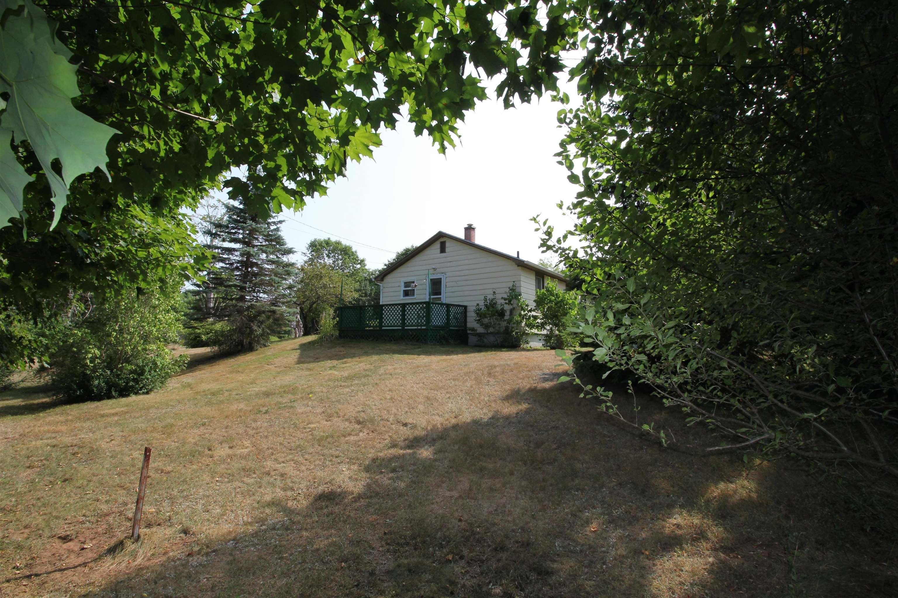 $253,500.00: 14621 Highway 1, Wilmot
