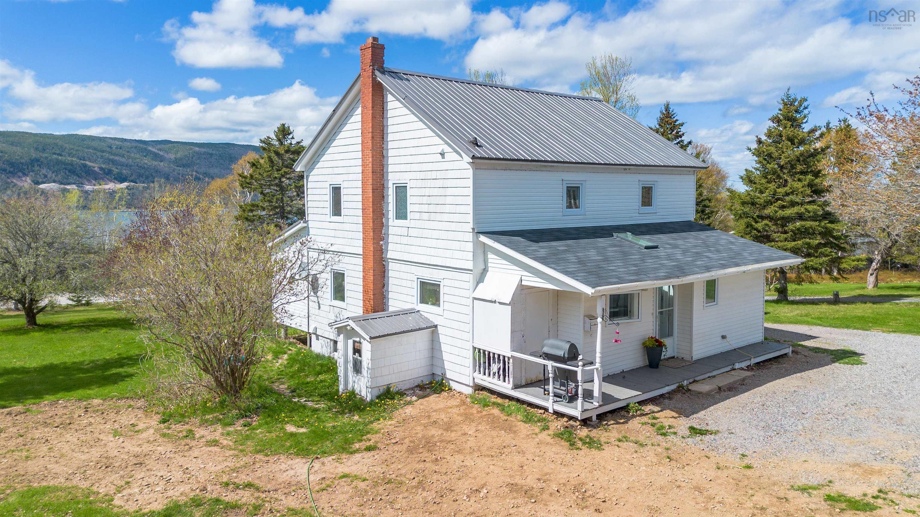 $375,000.00: 1851 Old Route 5, Bras D