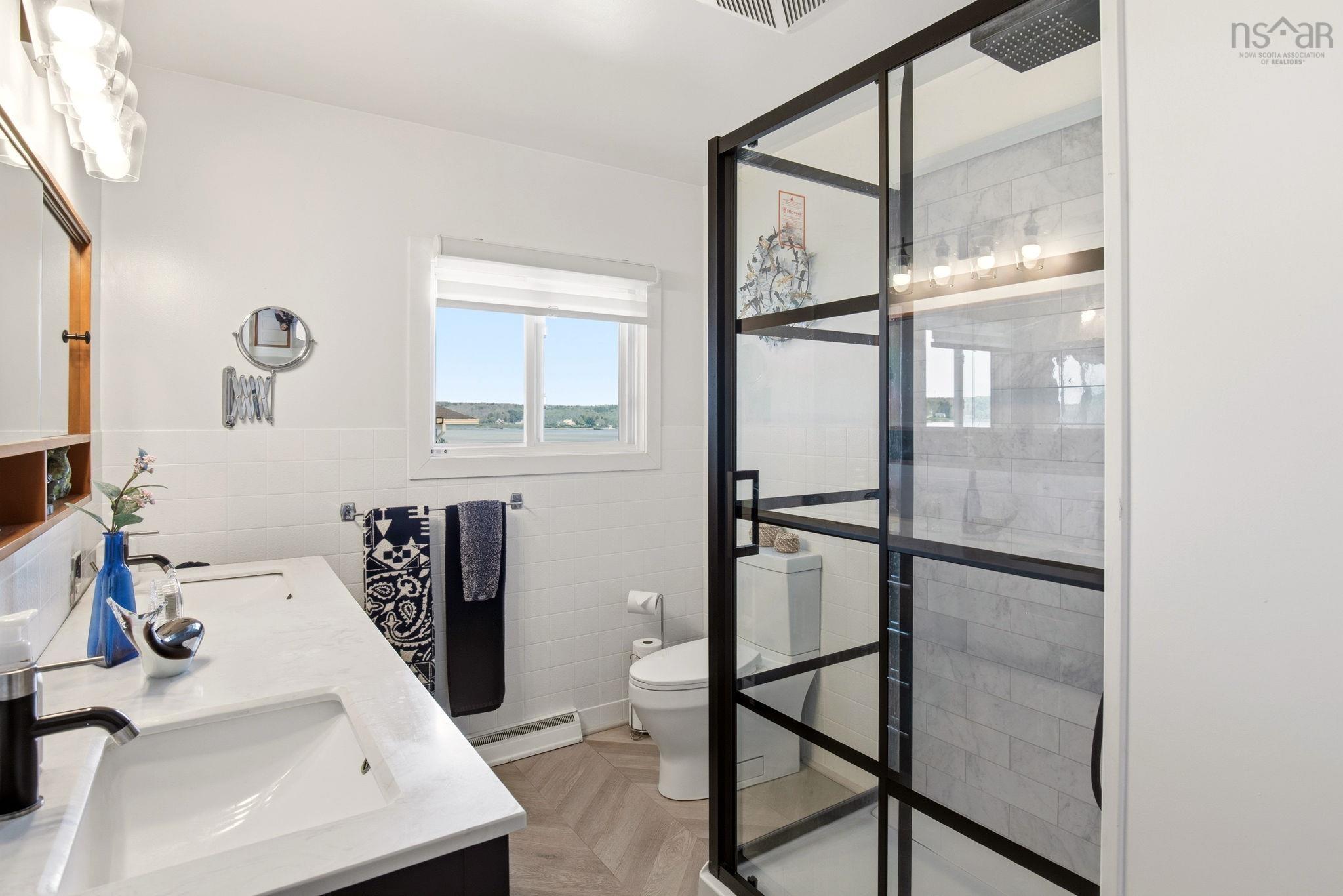$1,195,000.00: 9222 Highway 3 Highway, Maders Cove