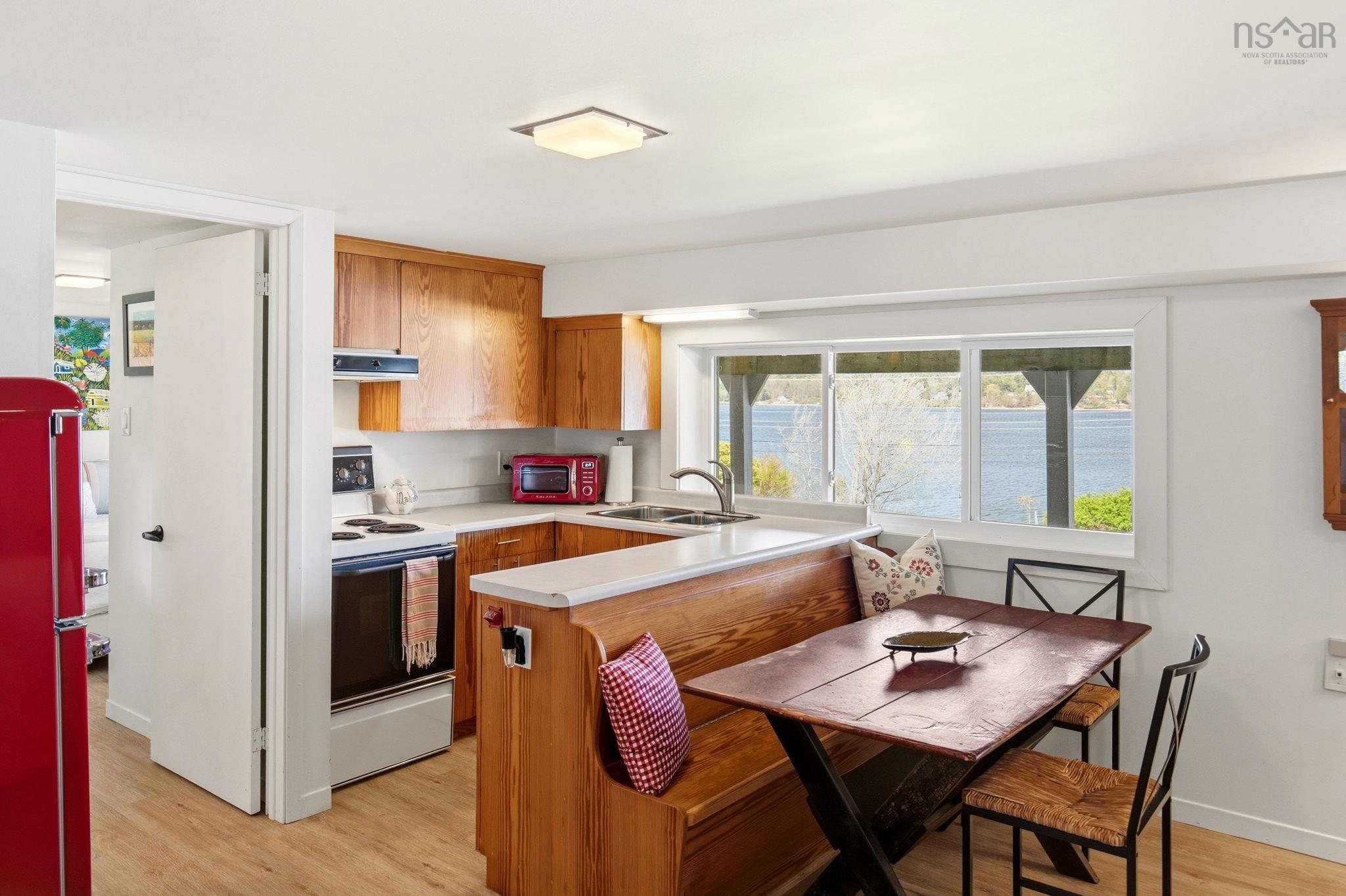 $1,195,000.00: 9222 Highway 3 Highway, Maders Cove