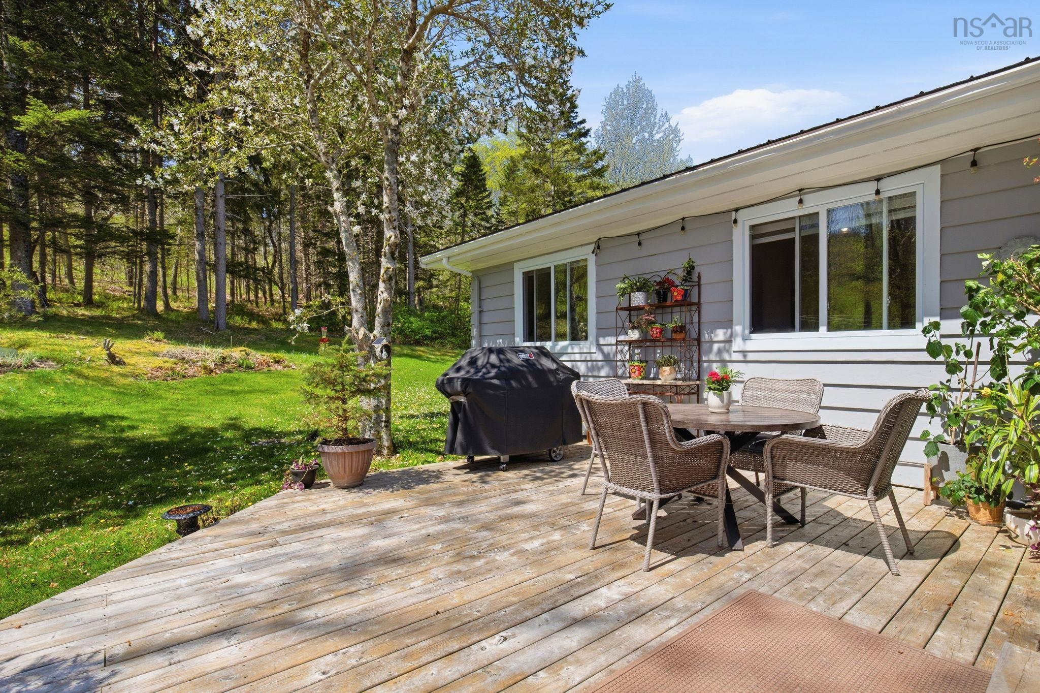 $1,195,000.00: 9222 Highway 3 Highway, Maders Cove