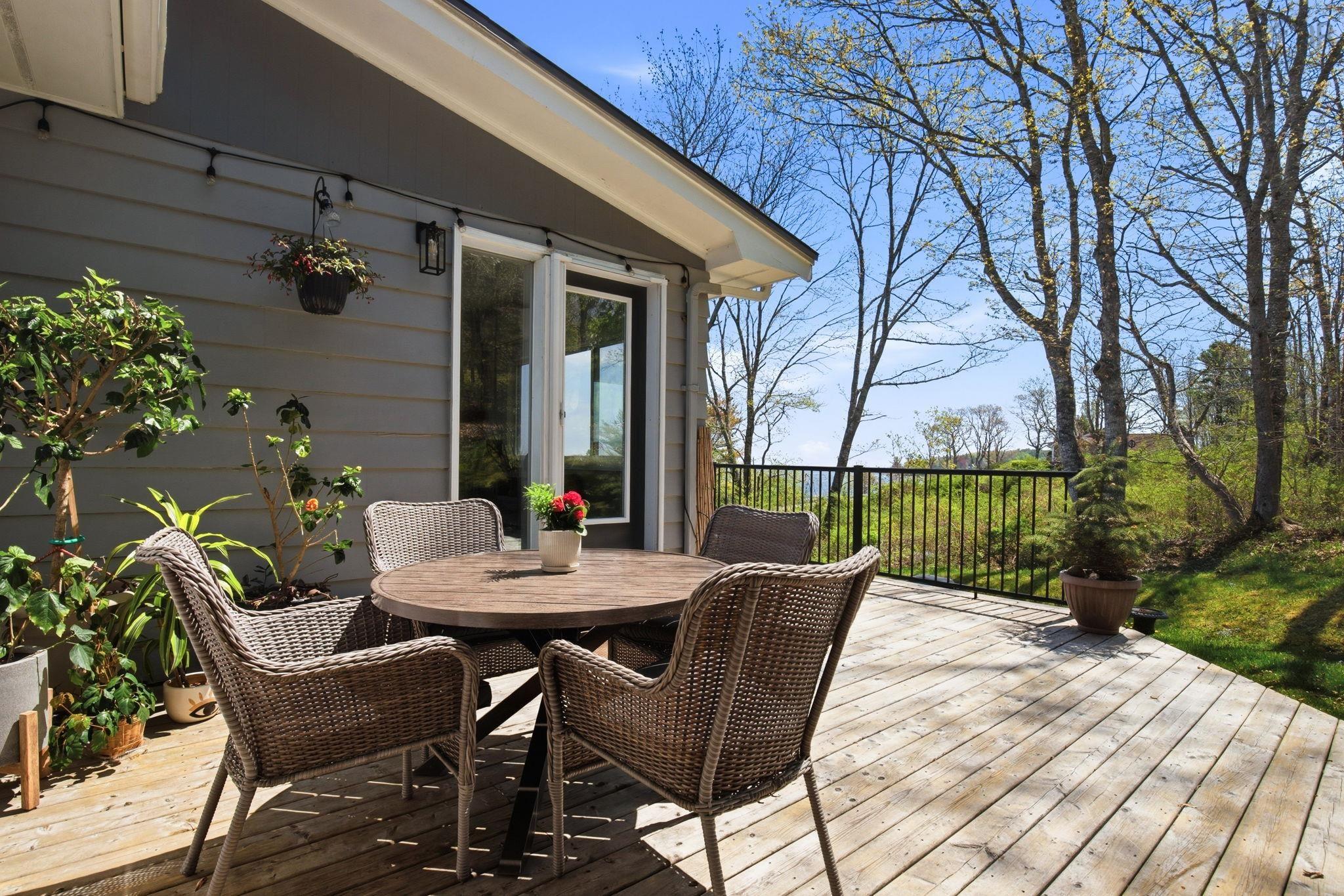 $1,195,000.00: 9222 Highway 3 Highway, Maders Cove