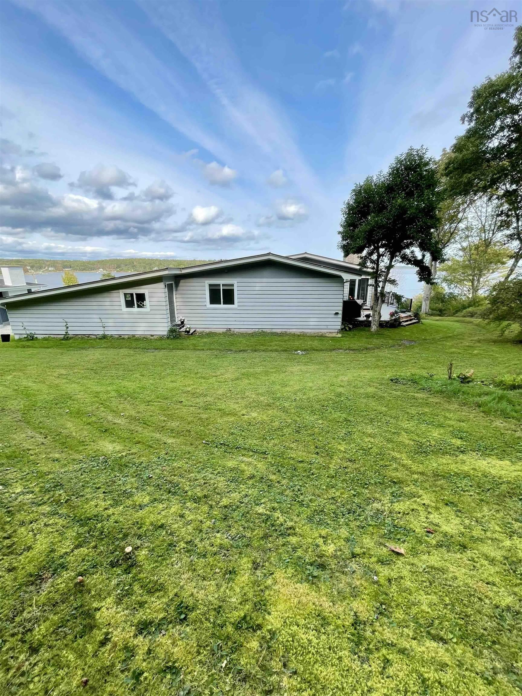$1,195,000.00: 9222 Highway 3 Highway, Maders Cove