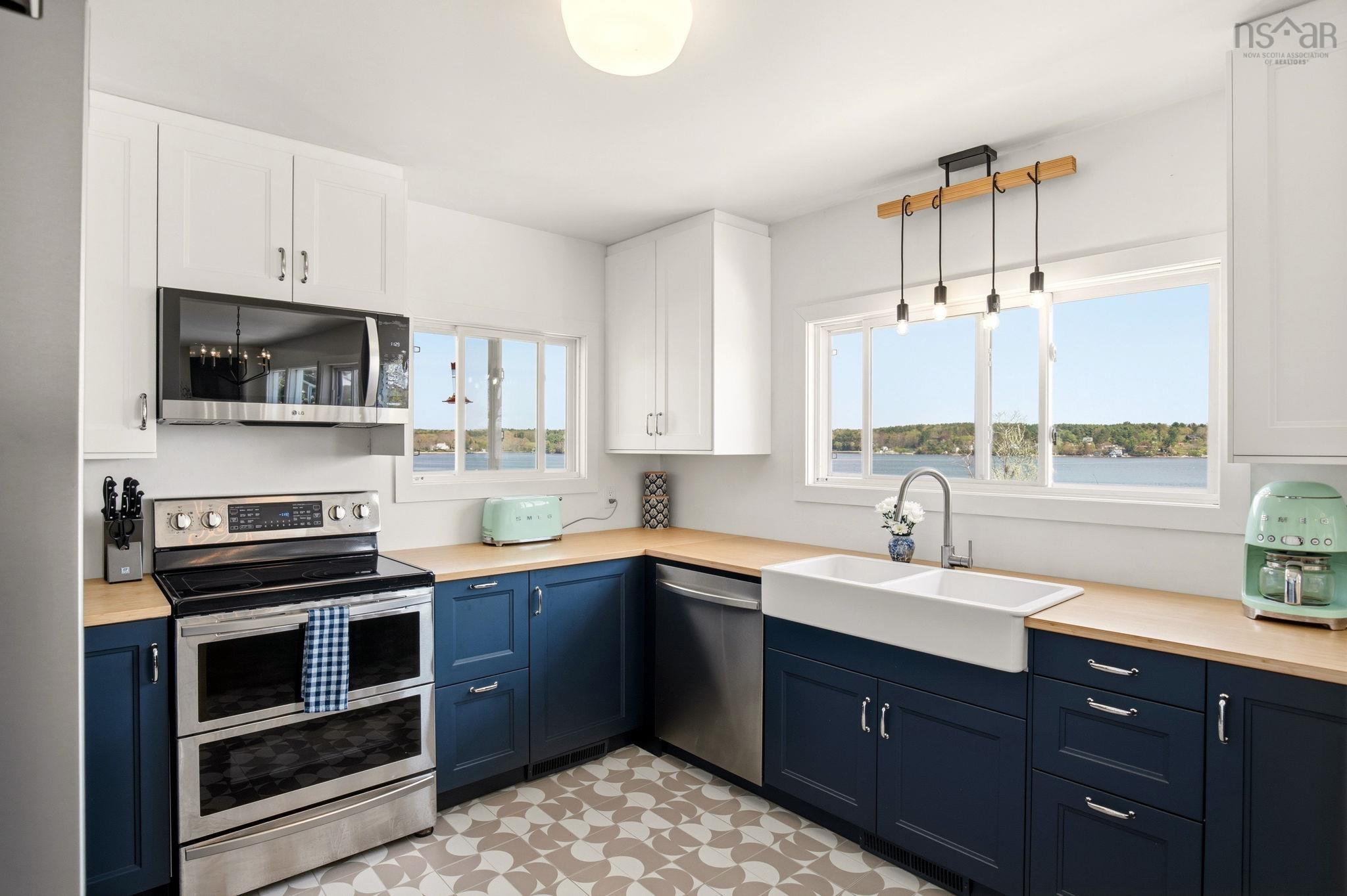 $1,195,000.00: 9222 Highway 3 Highway, Maders Cove