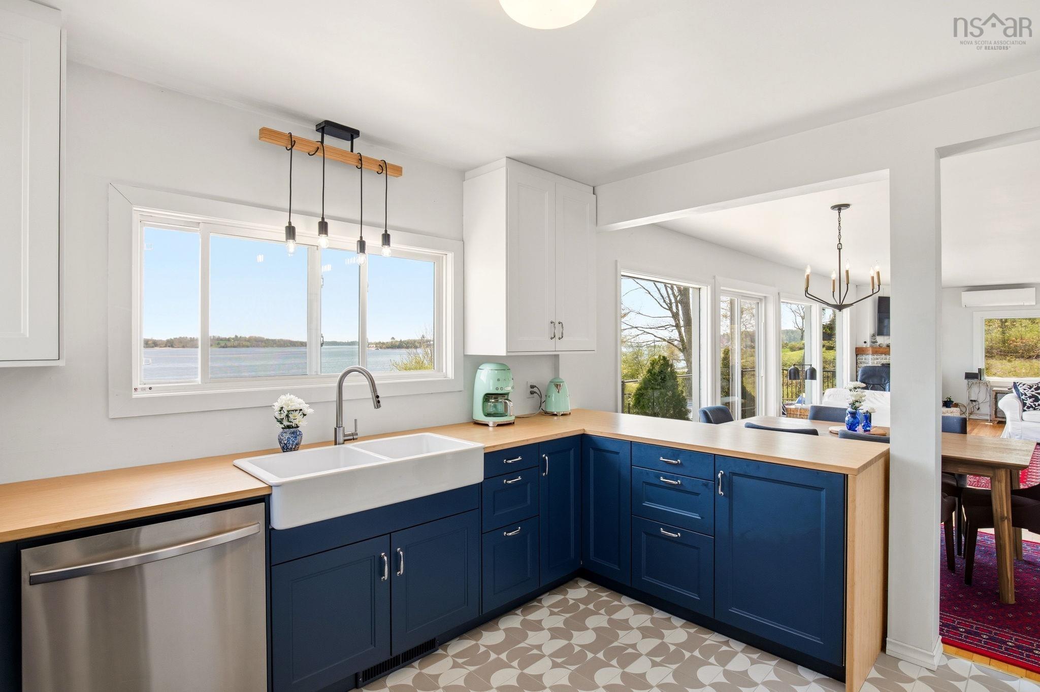 $1,195,000.00: 9222 Highway 3 Highway, Maders Cove
