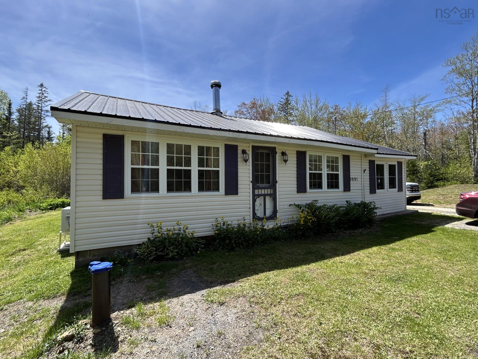 $218,500.00: 1691 Greenfield Road, Greenfield