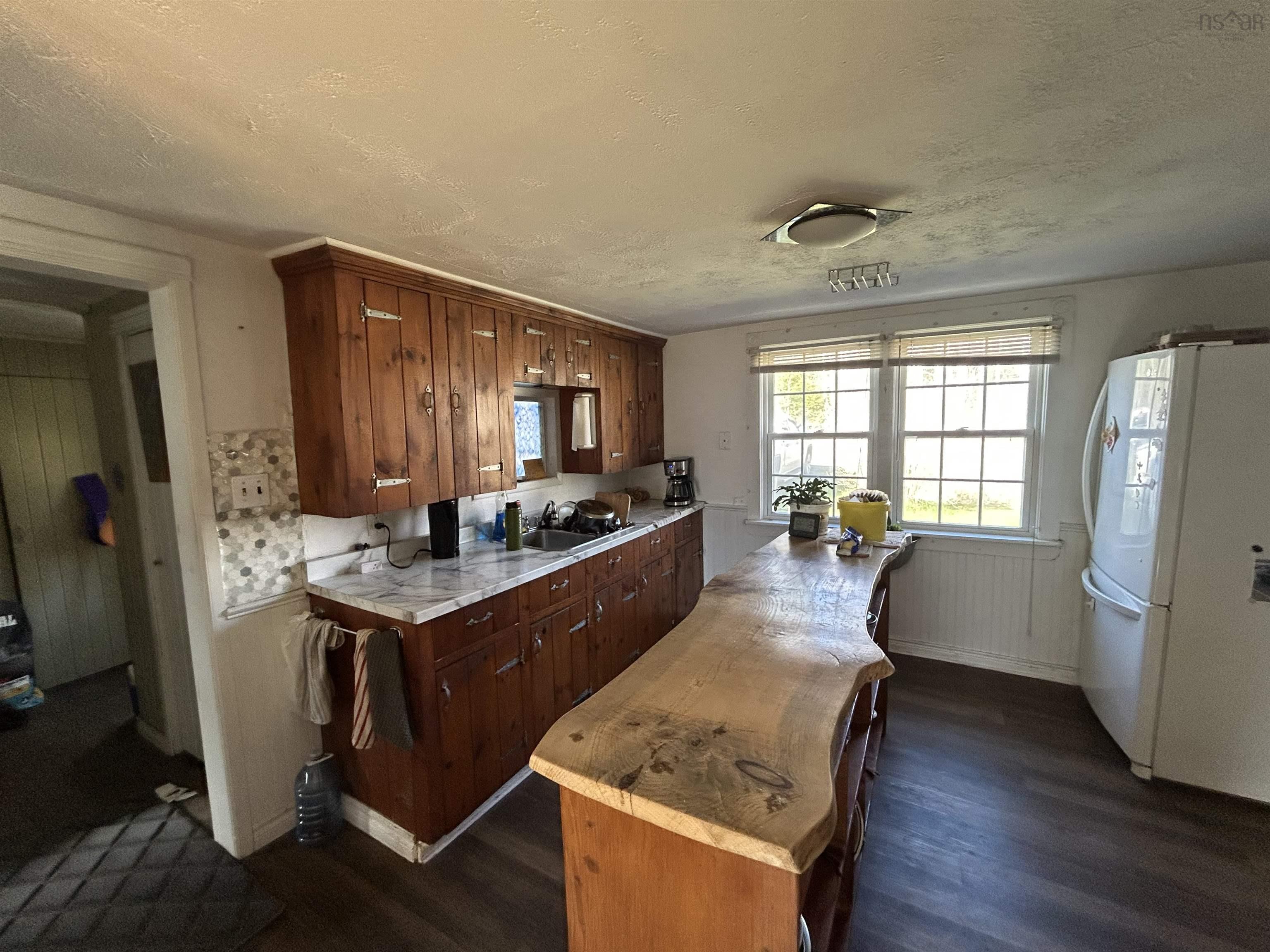 $218,500.00: 1691 Greenfield Road, Greenfield