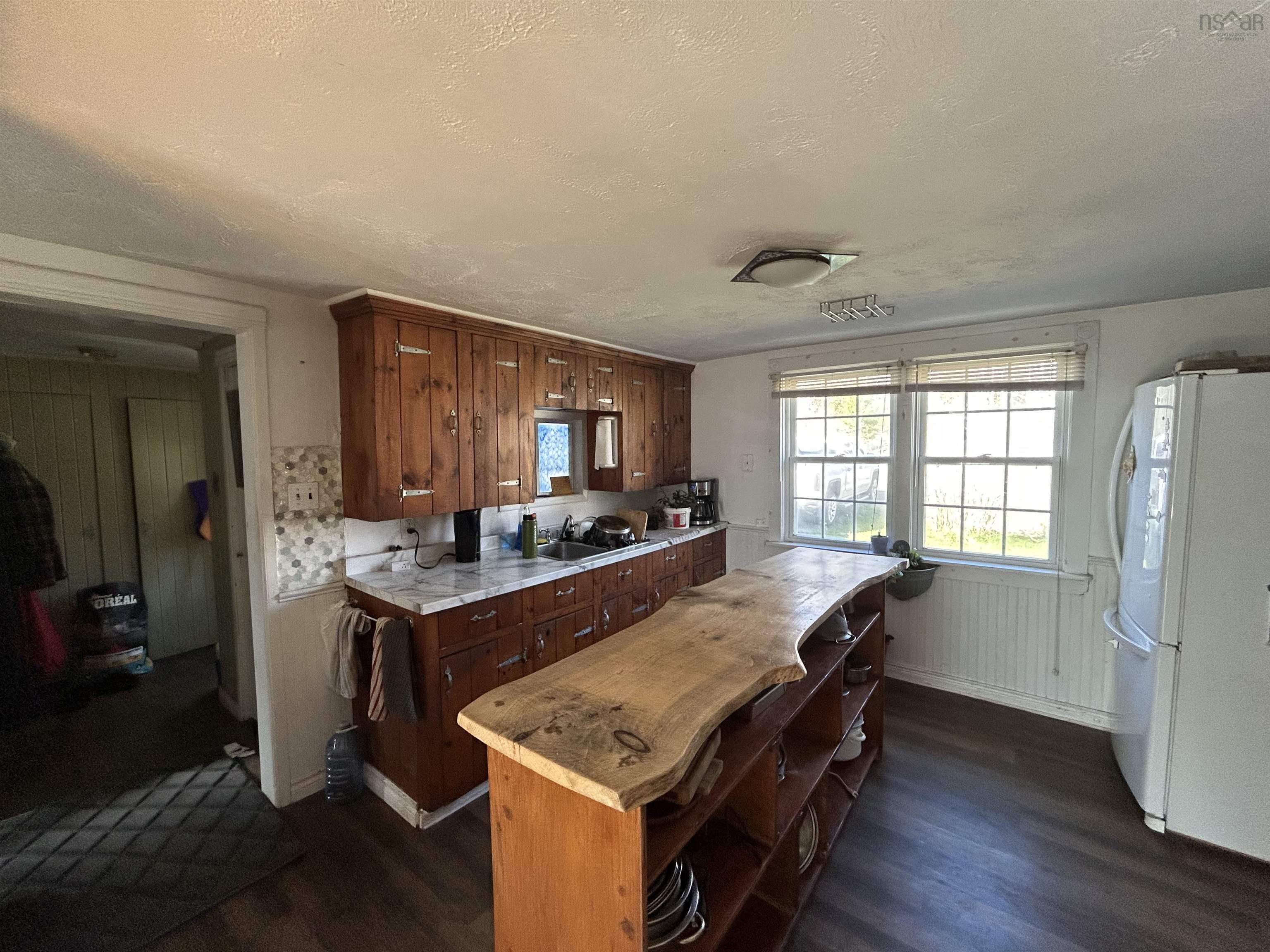 $218,500.00: 1691 Greenfield Road, Greenfield