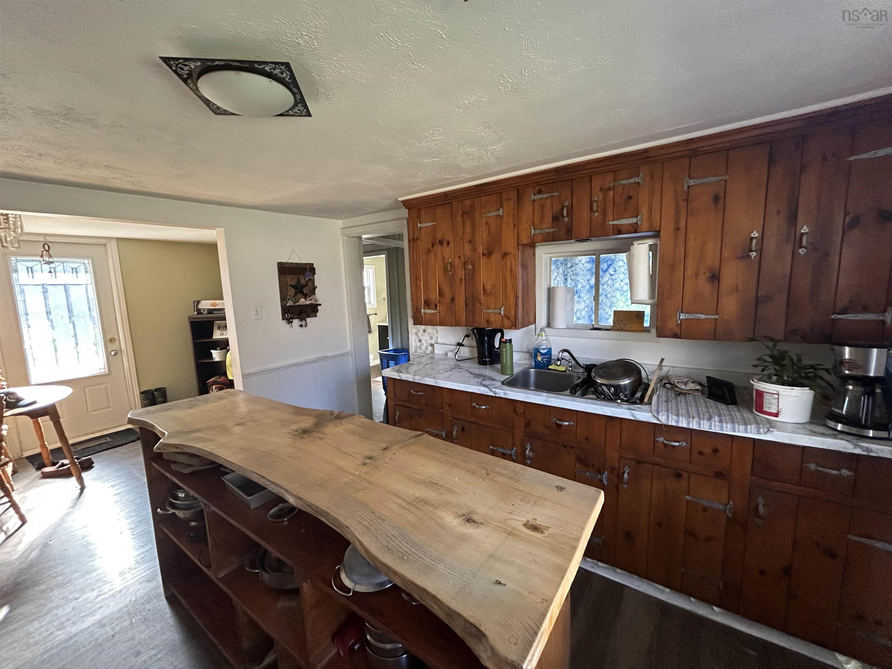 $218,500.00: 1691 Greenfield Road, Greenfield