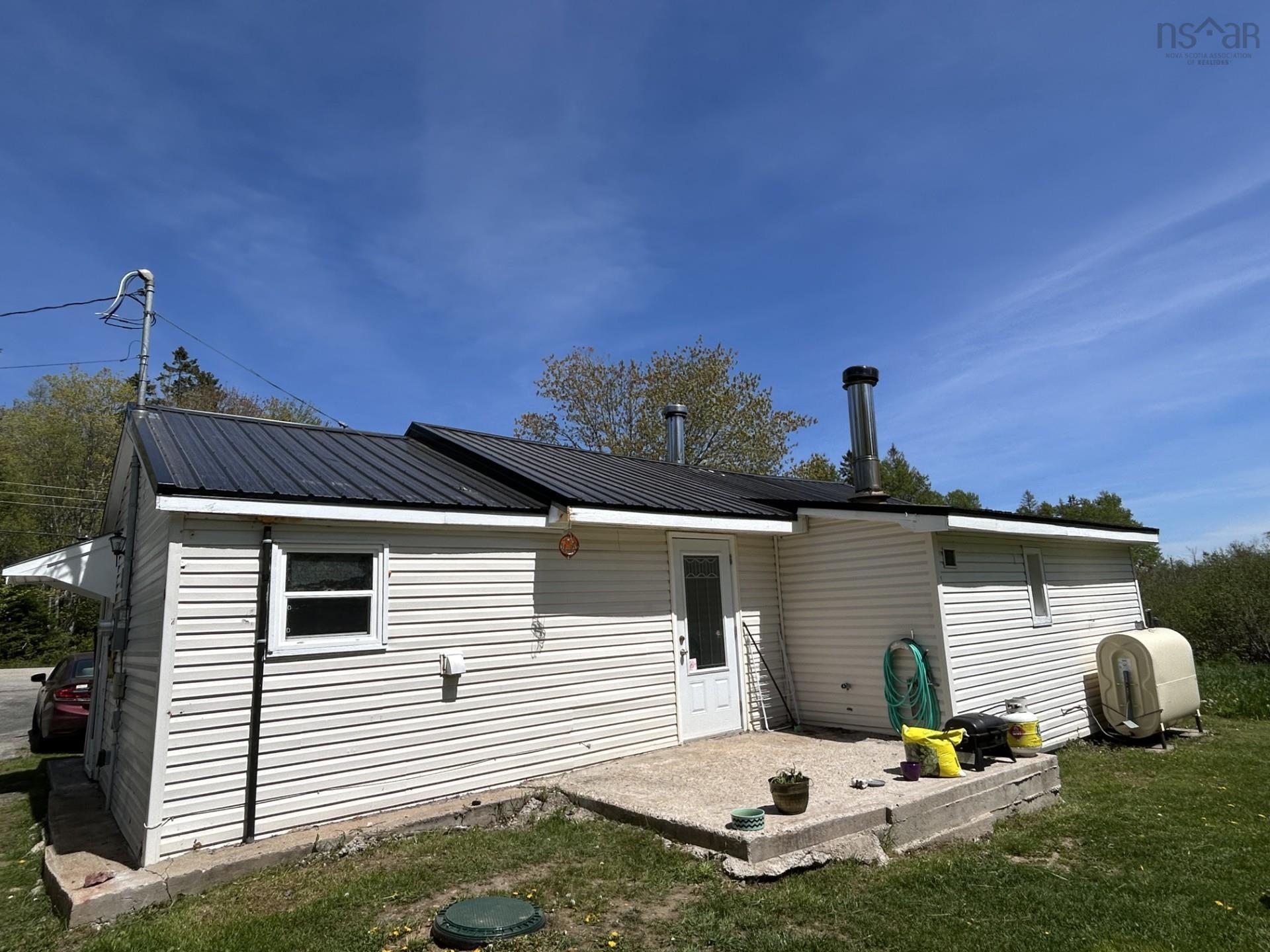 $218,500.00: 1691 Greenfield Road, Greenfield