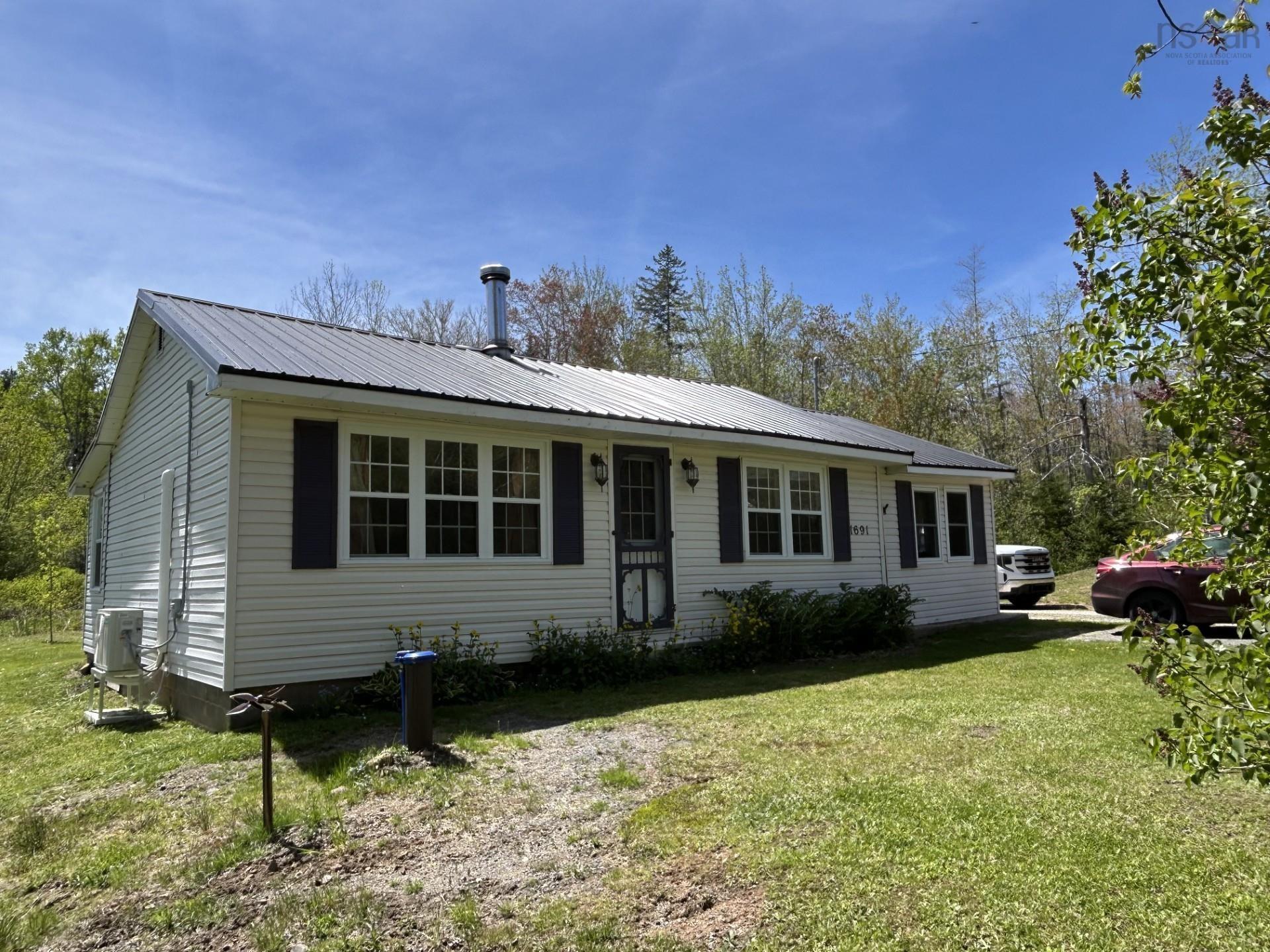 $218,500.00: 1691 Greenfield Road, Greenfield