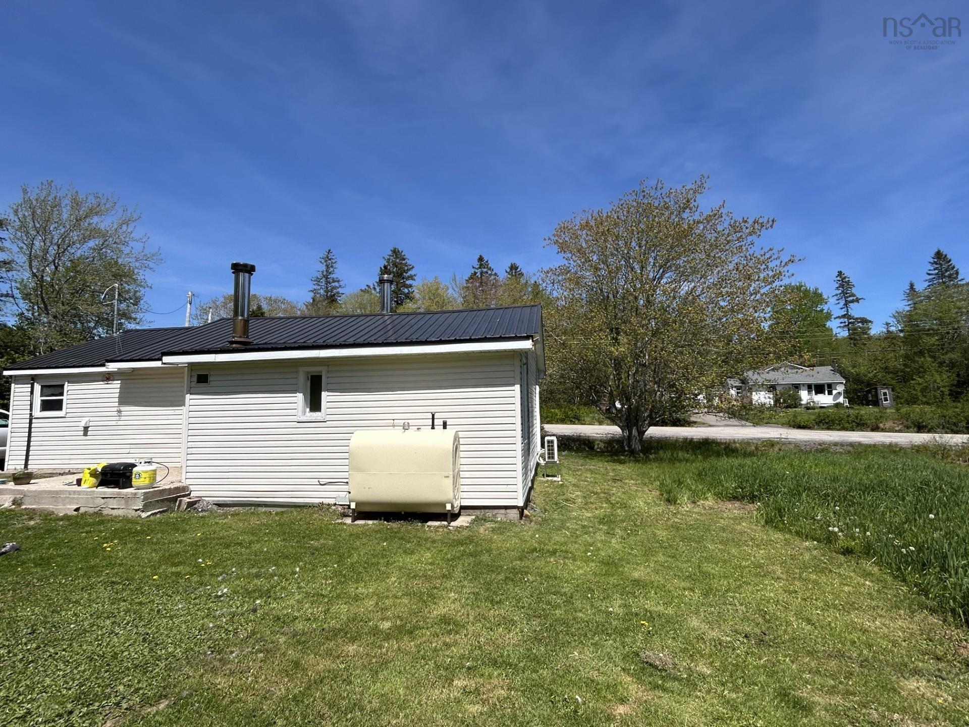 $218,500.00: 1691 Greenfield Road, Greenfield