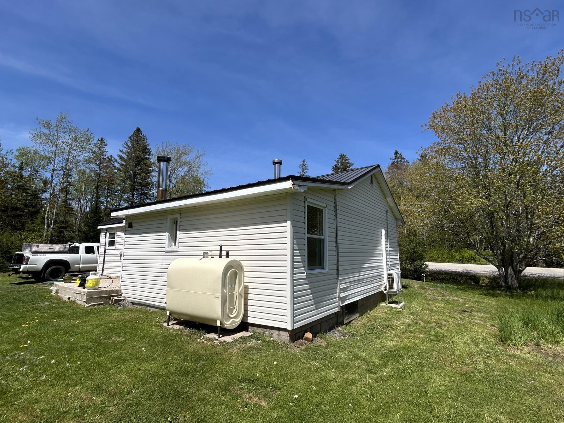 $218,500.00: 1691 Greenfield Road, Greenfield