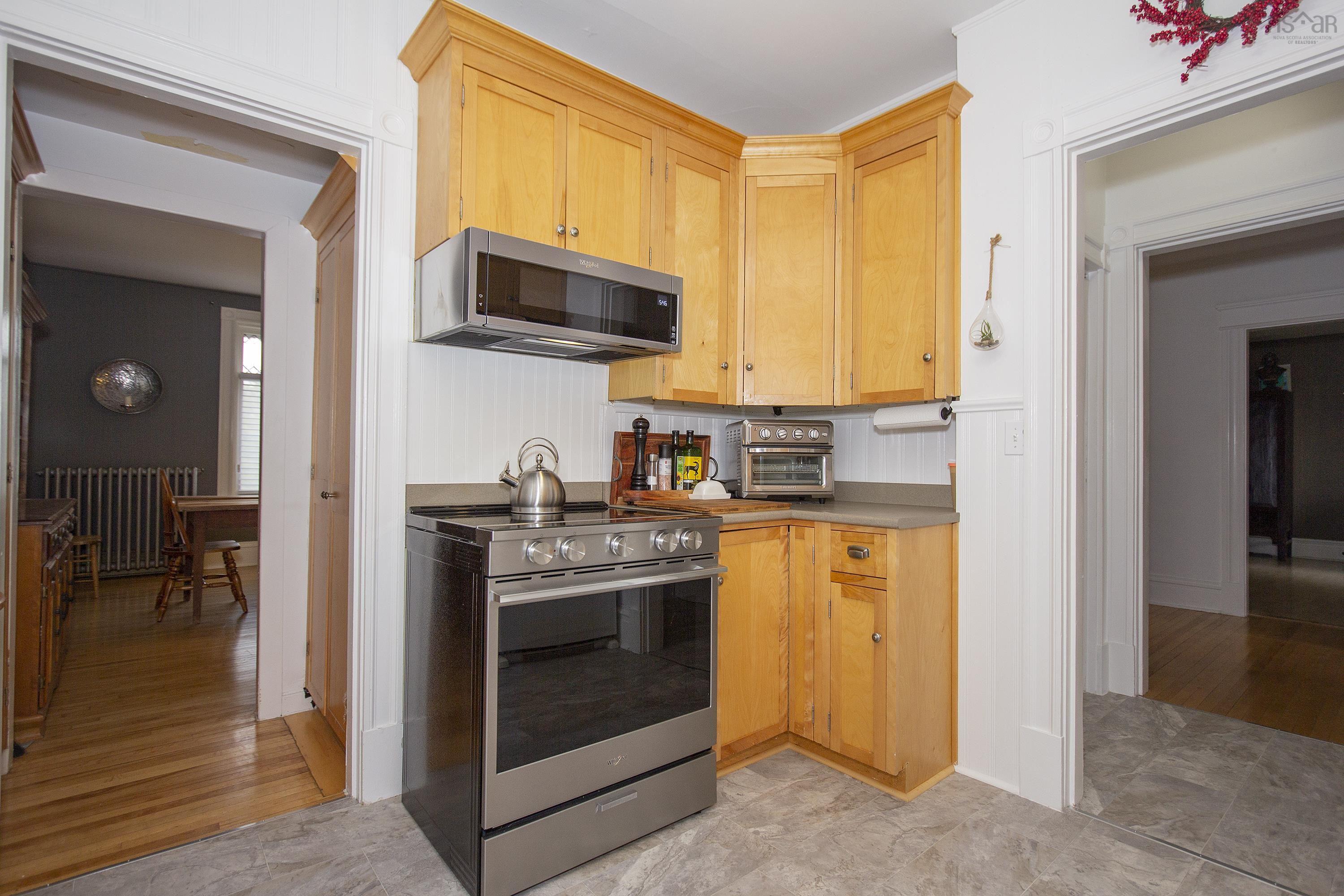 $379,900.00: 159 Victoria Street E, Amherst