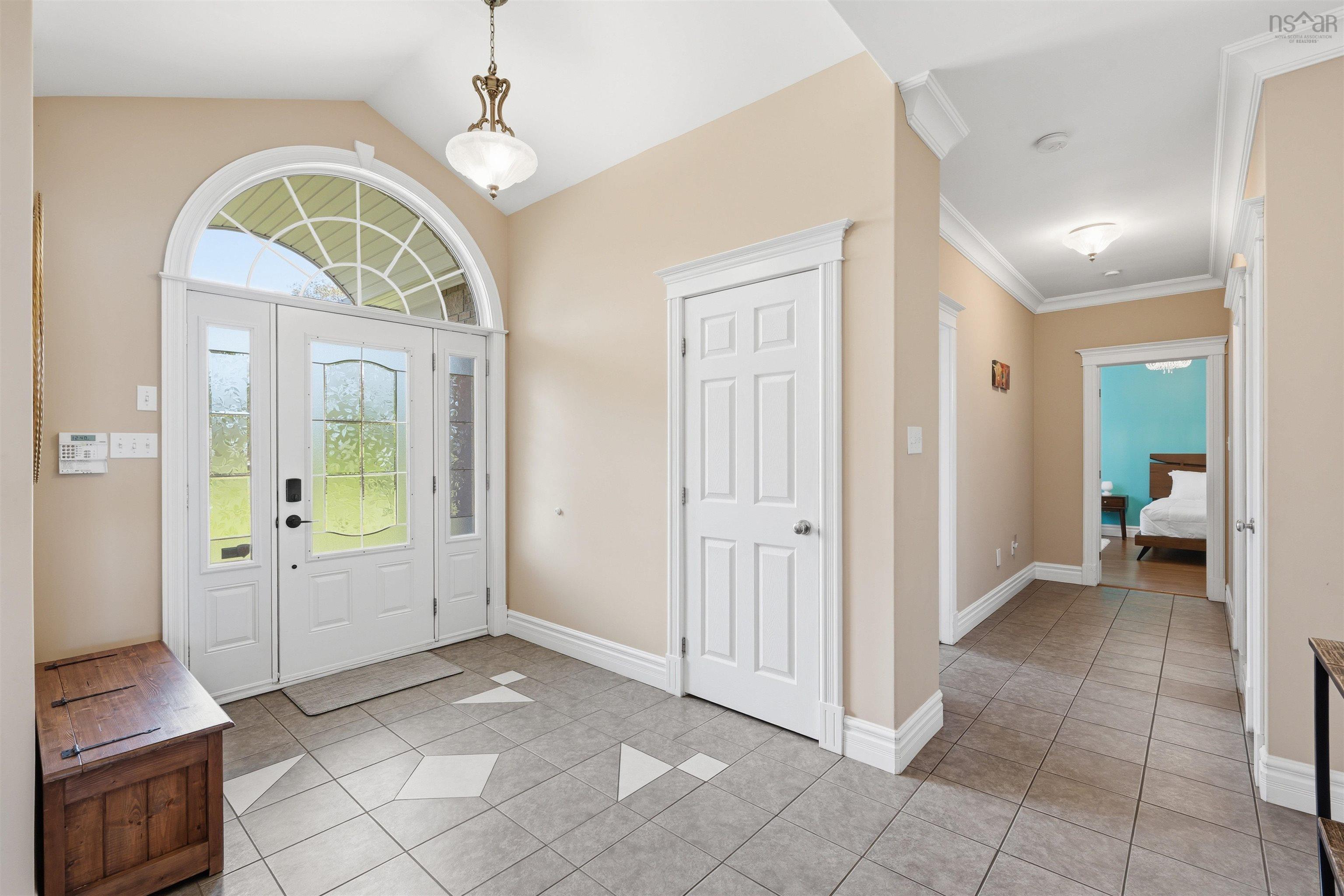$1,249,900.00: 262 Bellefontaine Road, Middle Porters Lake
