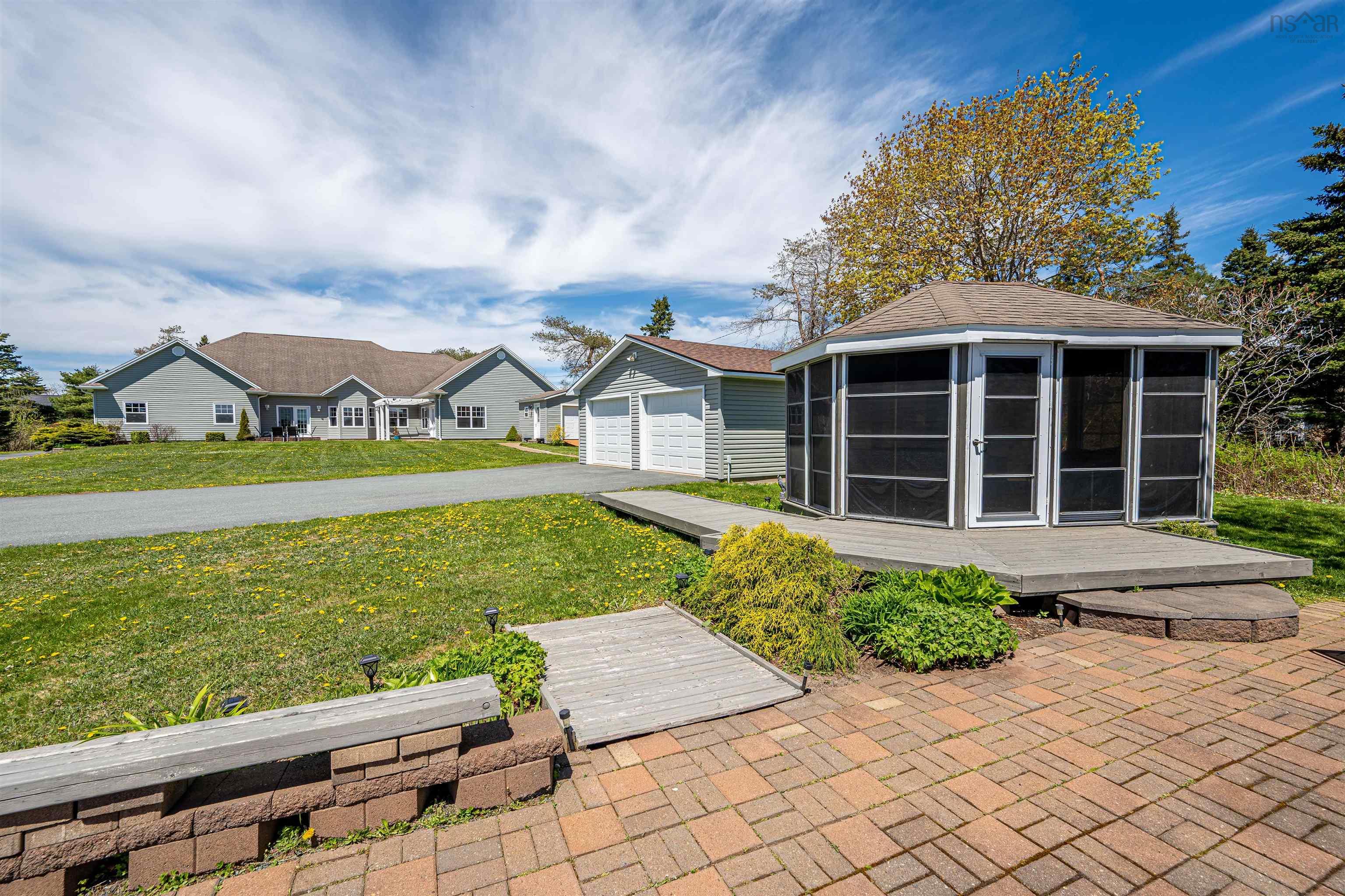 $1,249,900.00: 262 Bellefontaine Road, Middle Porters Lake