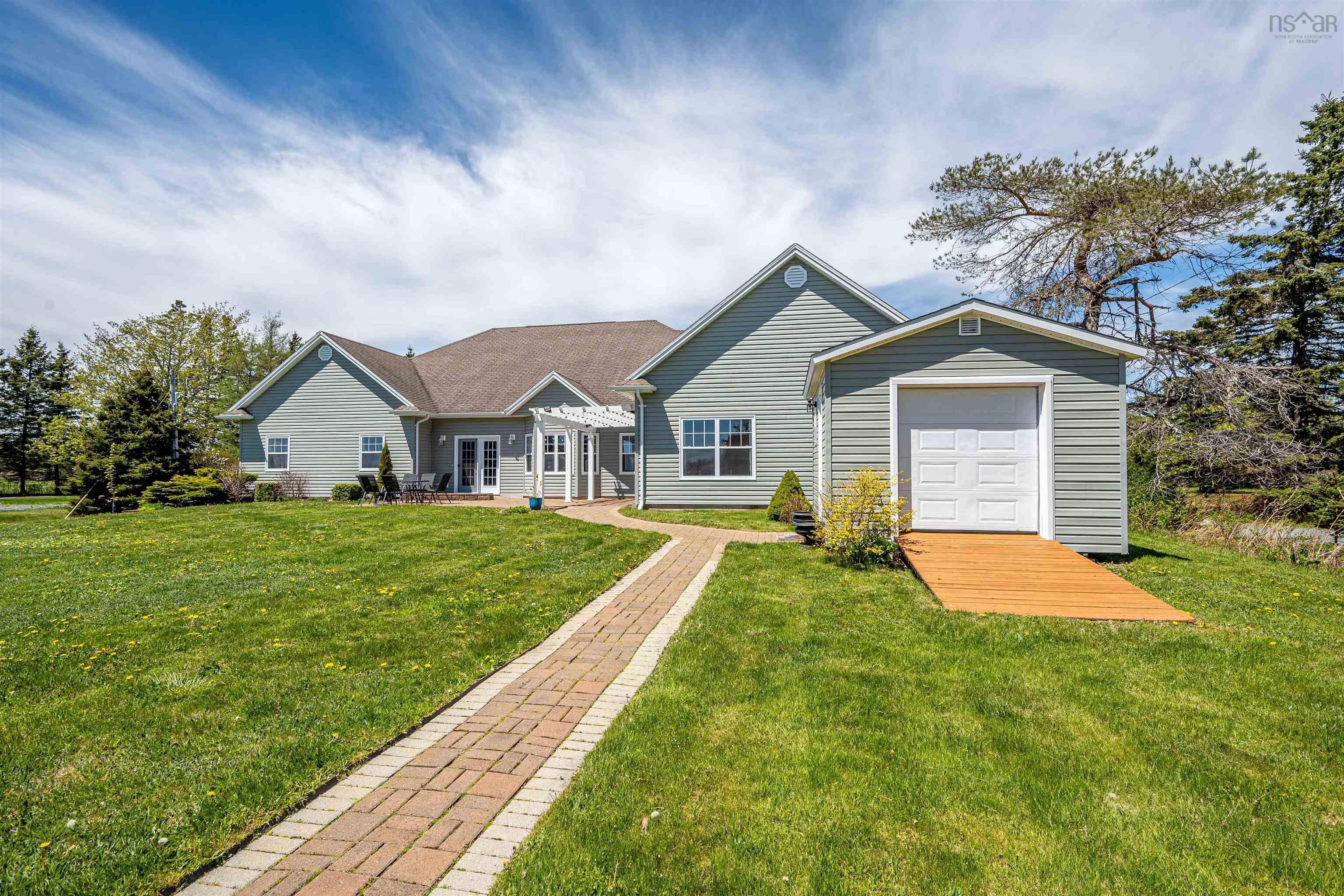 $1,249,900.00: 262 Bellefontaine Road, Middle Porters Lake