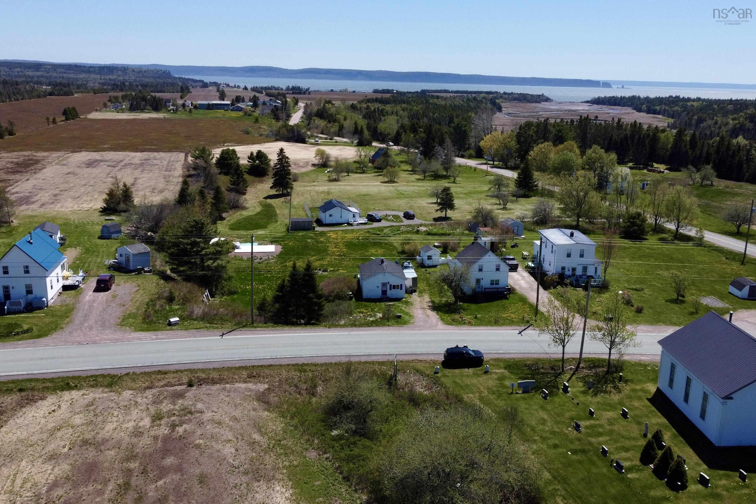 $114,900.00: 10194 Highway 209, Diligent River
